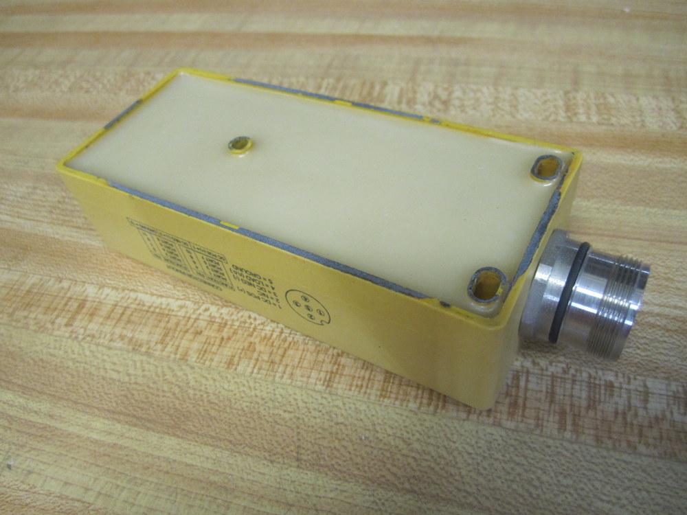 Turck VB 80-P7X9-CS12 8-Port Junction Box U7032