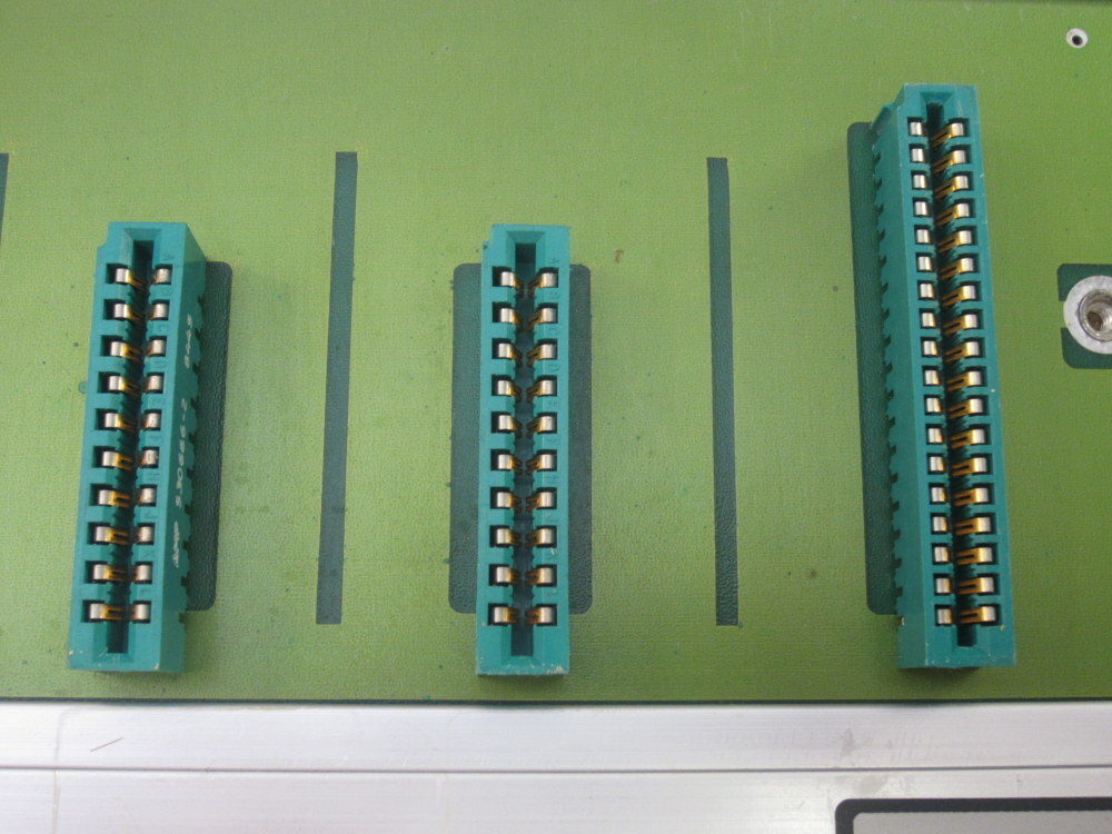 Uticor 75C48 8-Slot Chassis Rack (Pack of 3)