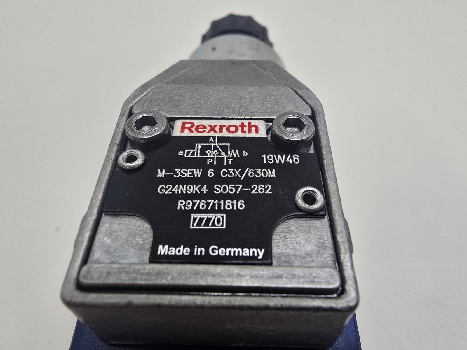NEW OLD STOCK! REXROTH DIRECTIONAL VALVE M-3SEW6C3X/630M R976711816