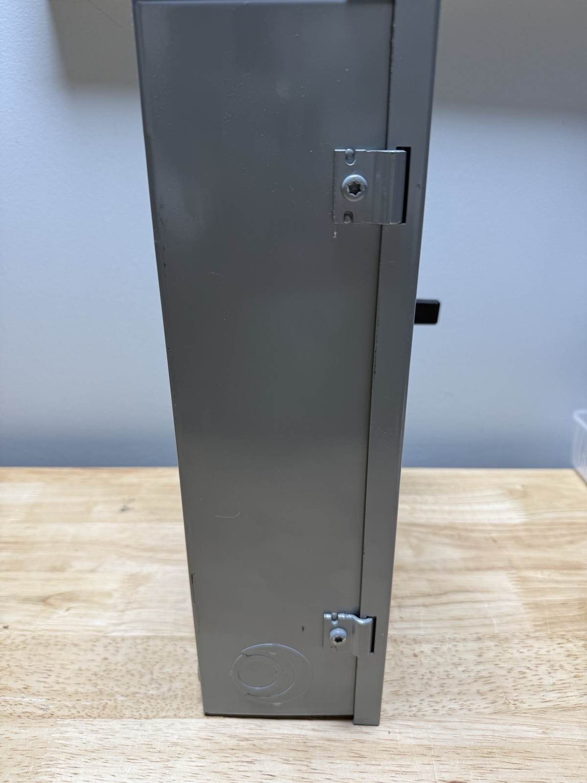 Eaton DG222URB Safety Switch 240VAC 60A Double Fused Fuse Box Type 3R Rainproof