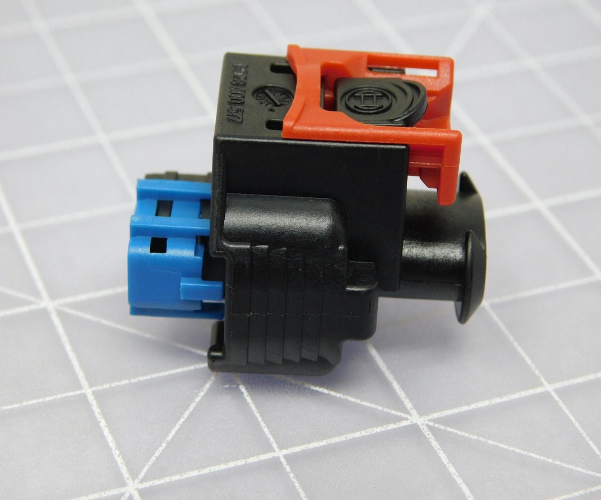Lot of 108 Automotive Parts 1 928 A00 517 Auto WIRING HARNESS ELECTRIC HOUSING