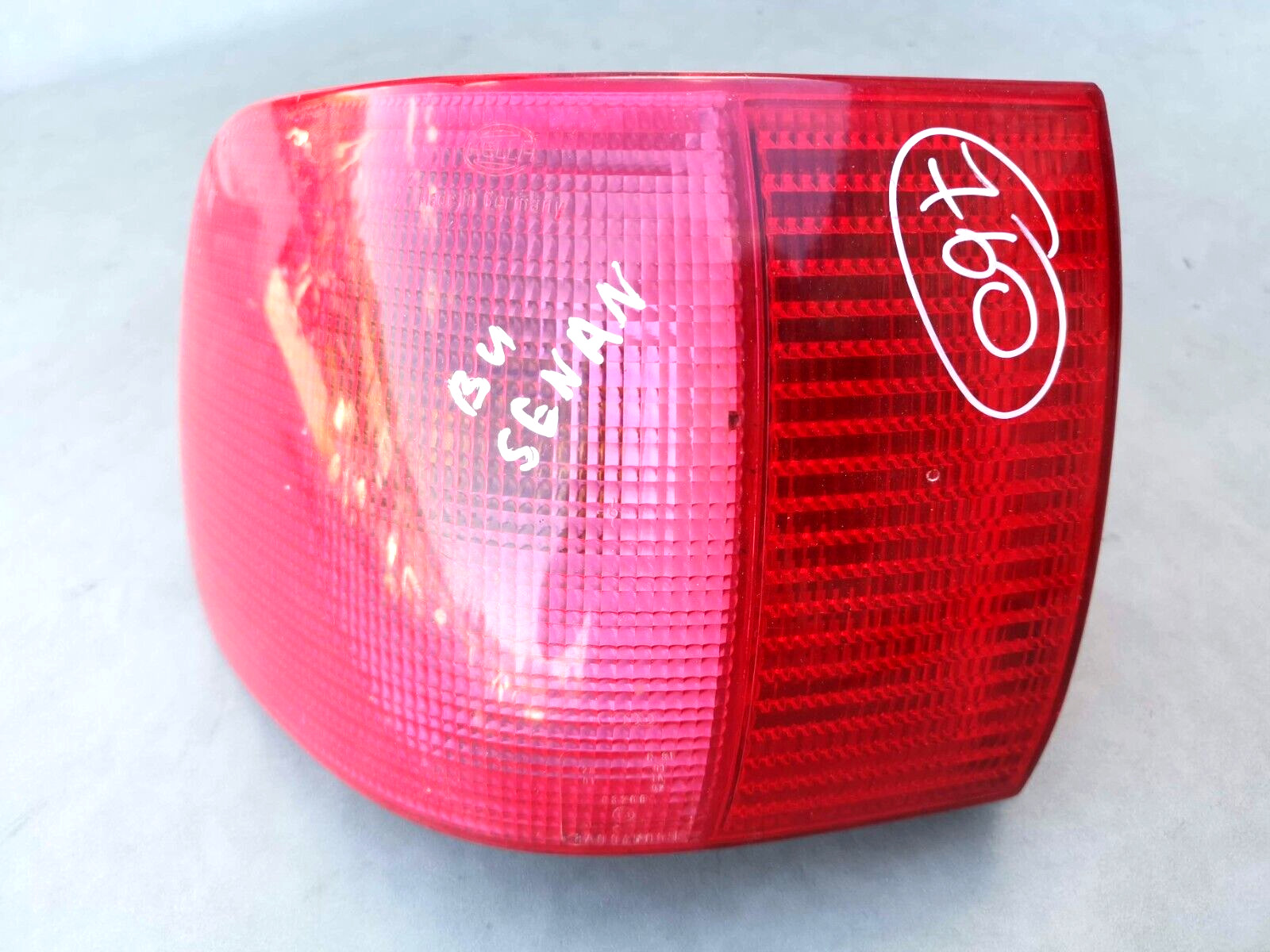 AUDI 80 B4 SALOON REAR LEFT SIDE BODY BRAKE LIGHT LAMP ASSEMBLY HELLA 8A0945095E