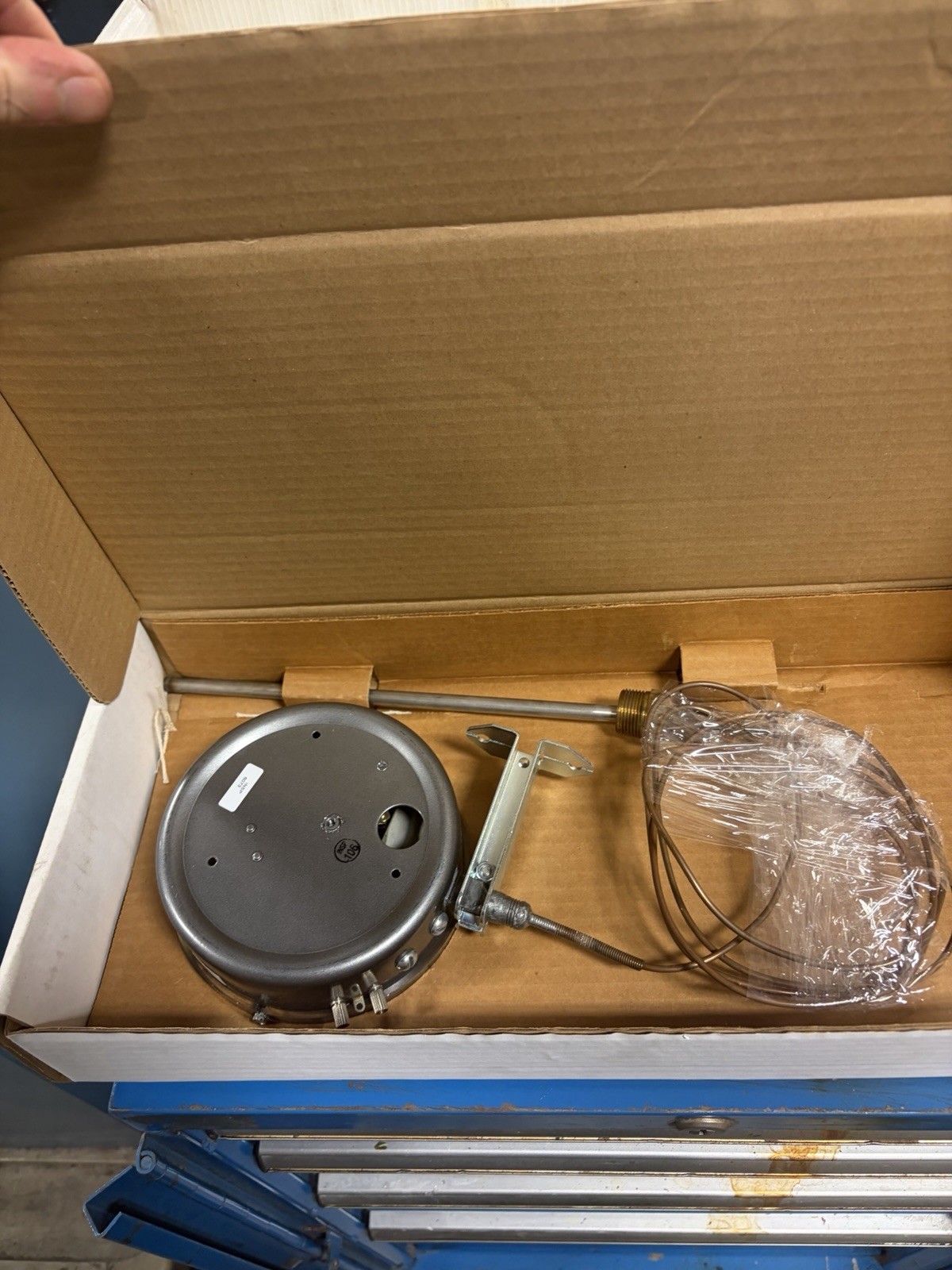 NEW MERCOID DA-35-153-4N-3/8 120/240VAC Temperature Switch