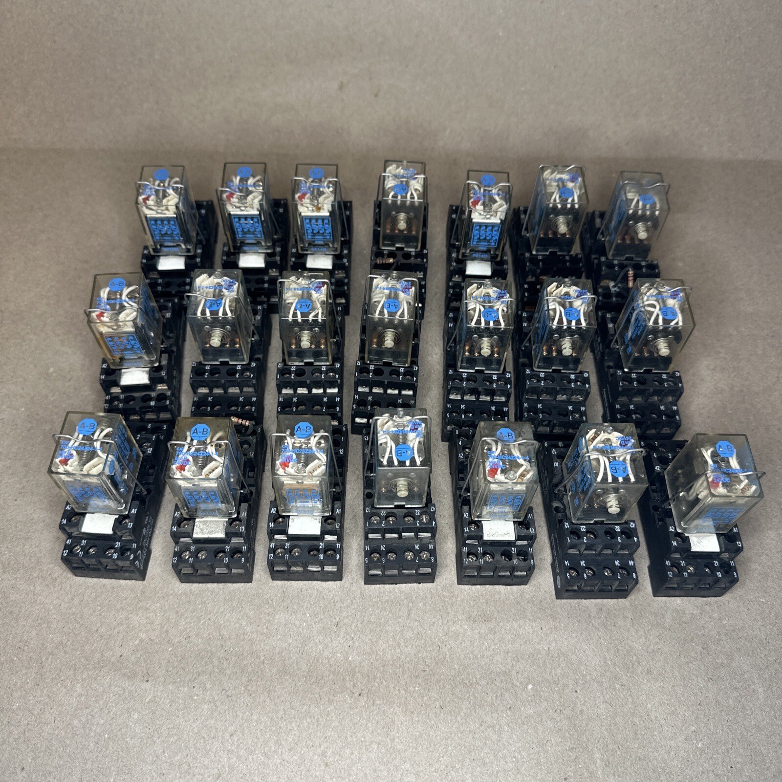 Allen Bradley 700-HN103 Ser. B w/Allen-Bradley 700-HC24Z24-1-4 Ser.B *LOT OF 7*