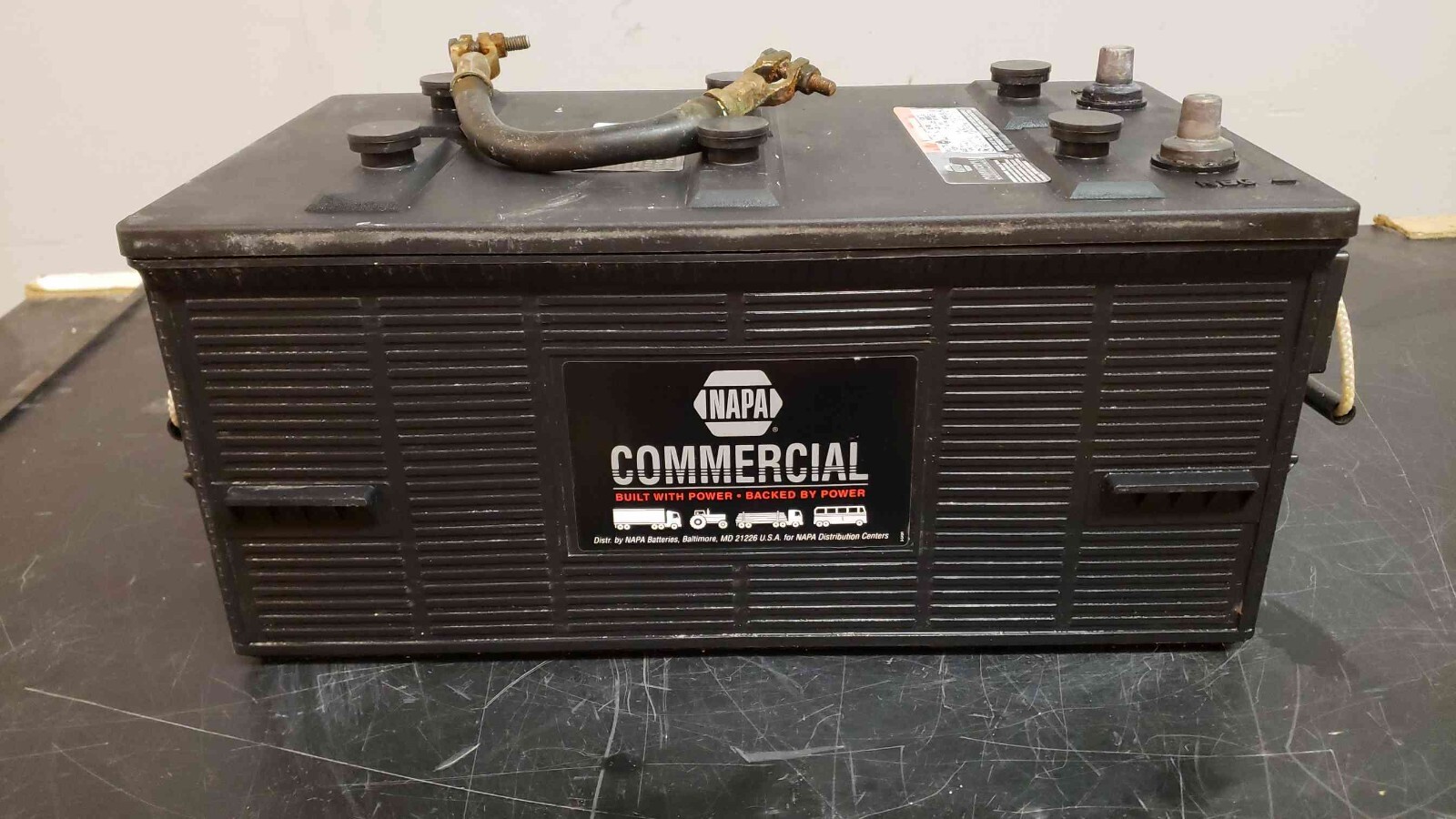 12V NAPA 8D 1100CCA Commercial Non-Spillable Lead Acid Battery (SKU: