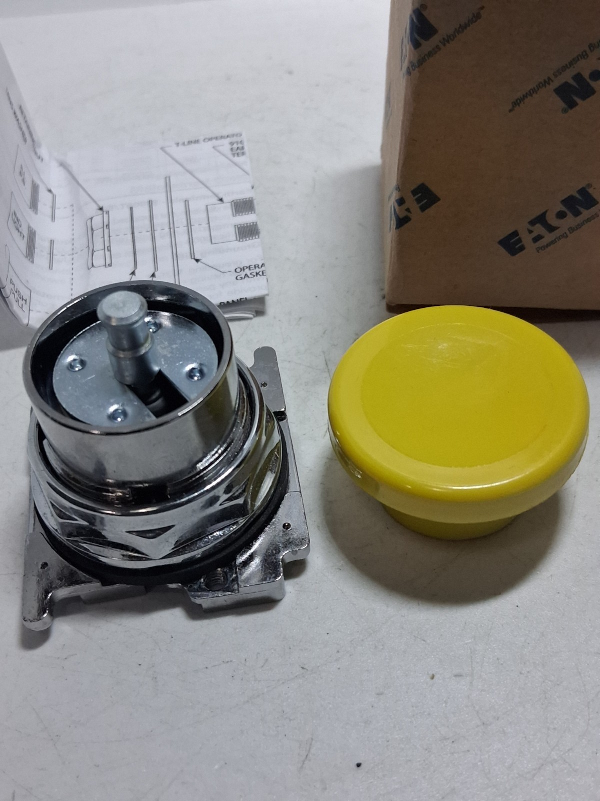 CUTLER HAMMER 10250T124 PUSHBUTTON OPERATOR YELLOW MUSHROOM HEAD SERIES A2 NIB