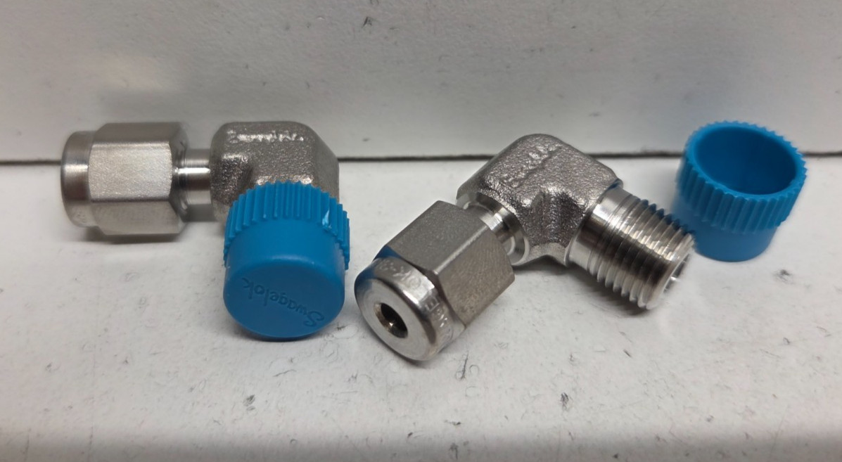 LOT OF 2 NEW NO BOX! SWAGELOK 1/8″ TUBE X 1/8″ NPT 316 MALE ELBOWS SS-200-2-2