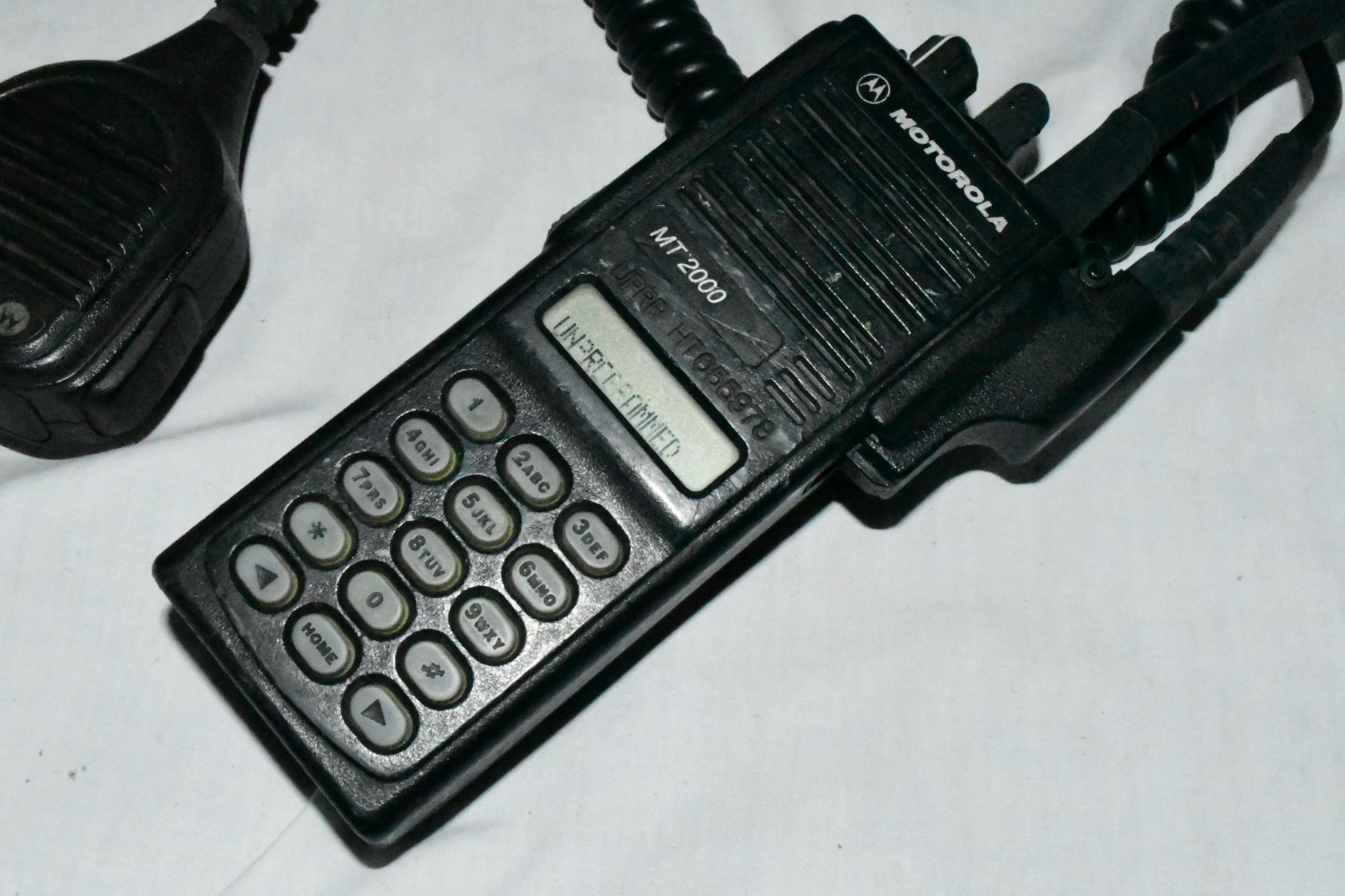 Motorola MT 2000 VHF Handheld Radio w/ battery and Mic H01KDH9AA7AN w6c #1