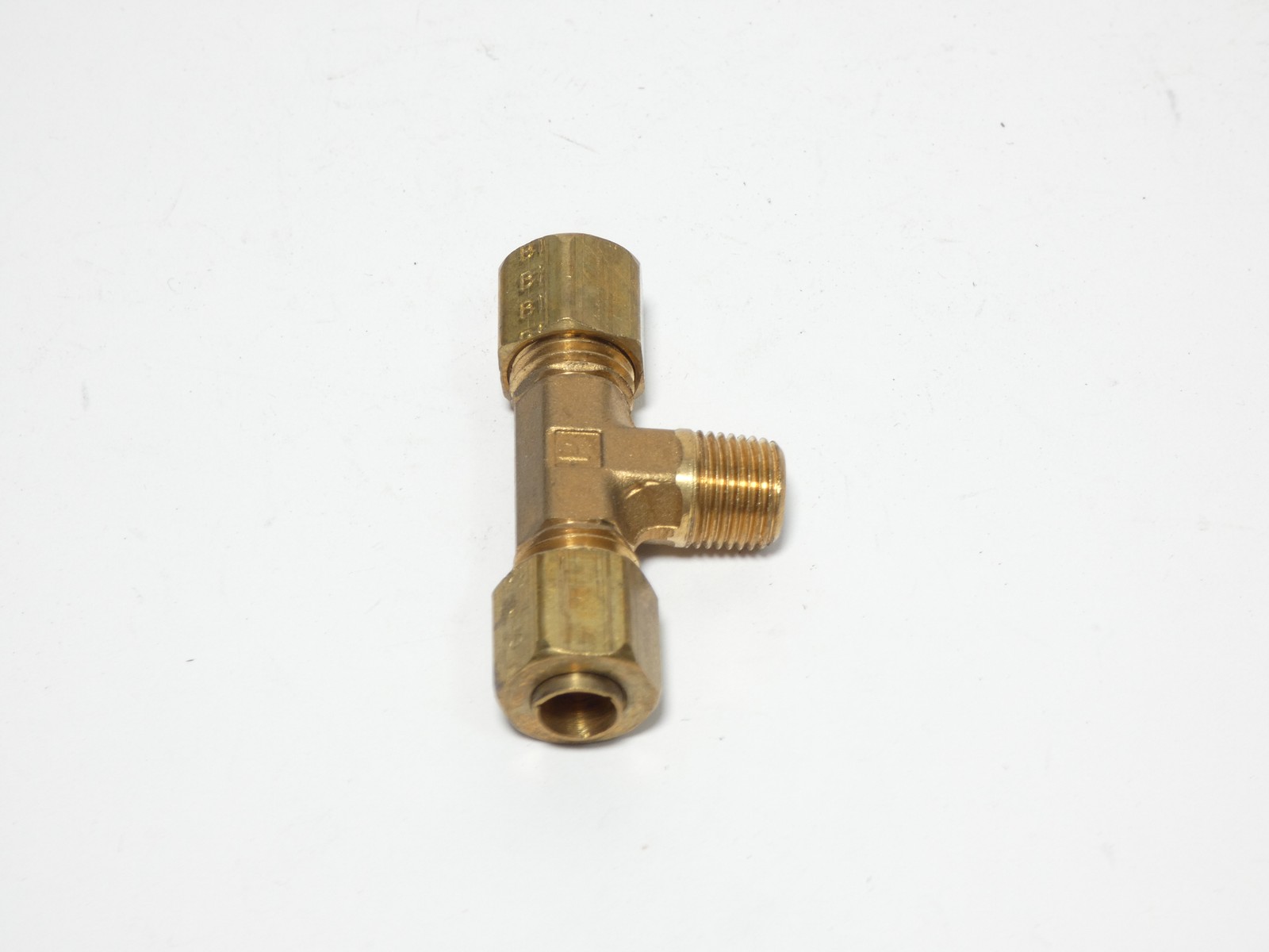 *Lot of 34* Parker Brass Compression Union Tee Fitting 1/4″ Tube – NEW Surplus!