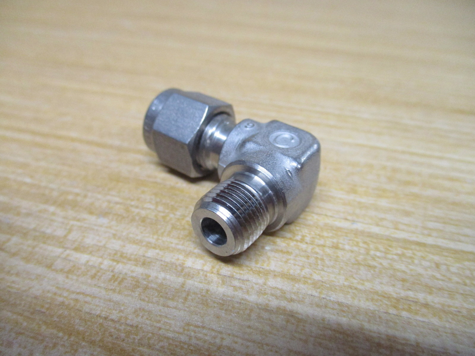 Swagelok SS-400-2-2 Cajon Tube Fitting Elbow SS40022 (Pack of 11)