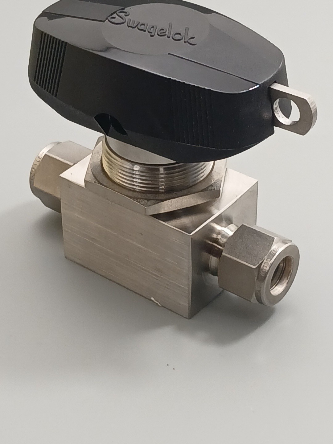 SWAGELOK Ball Valve 1/2″, SS-45S8-LL, new