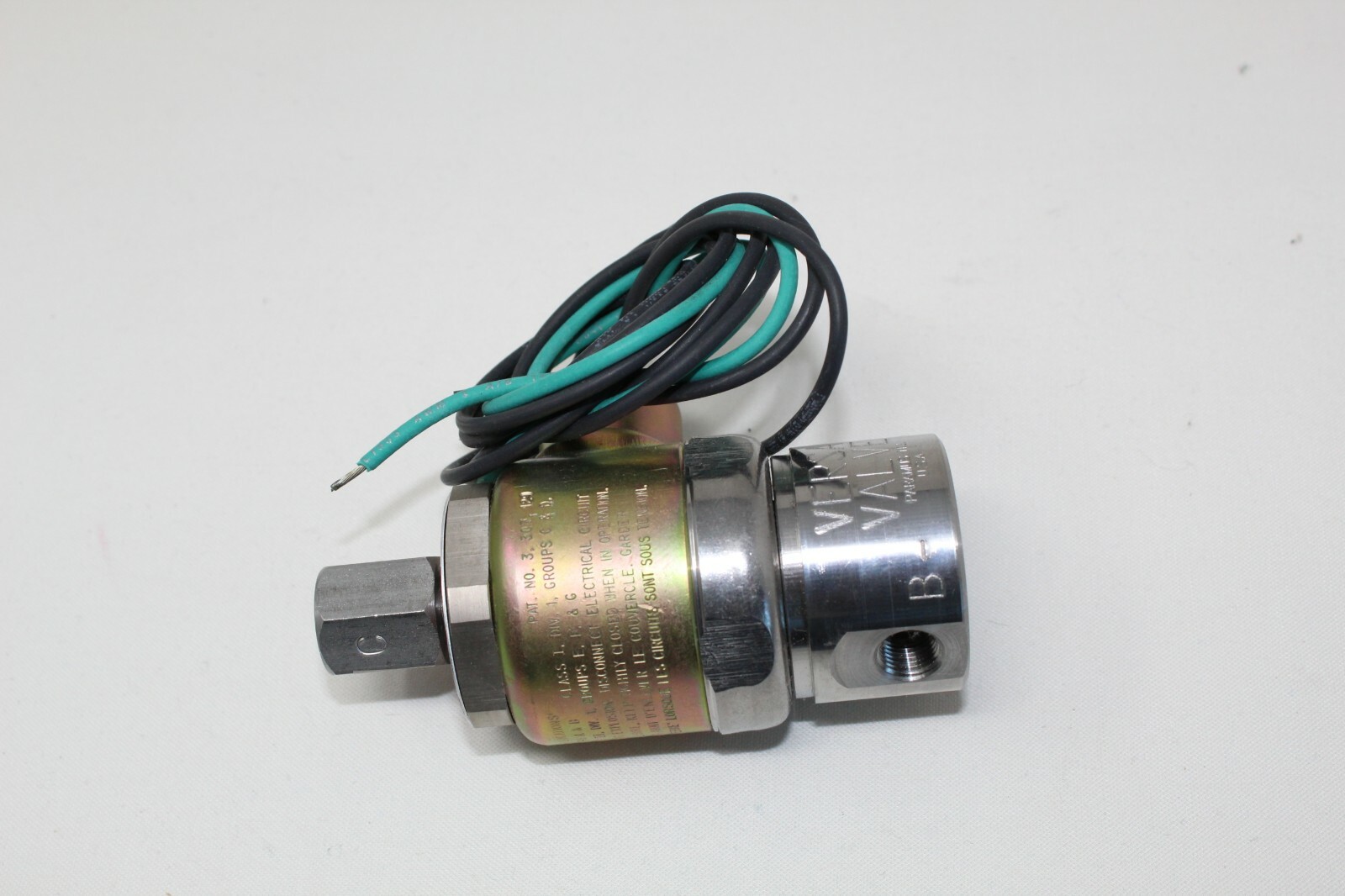 NEW Versa VALVE SELECTOR ESM-8202-66-HT-H2-AXX-D024 Pneumatic Directional Valve