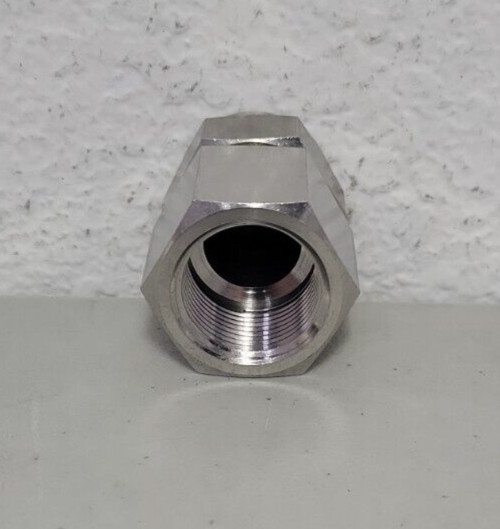 NEW GENUINE Swagelok SS-1410-7-12 Stainless Steel Tube fitting 7/8 OD x 3/4