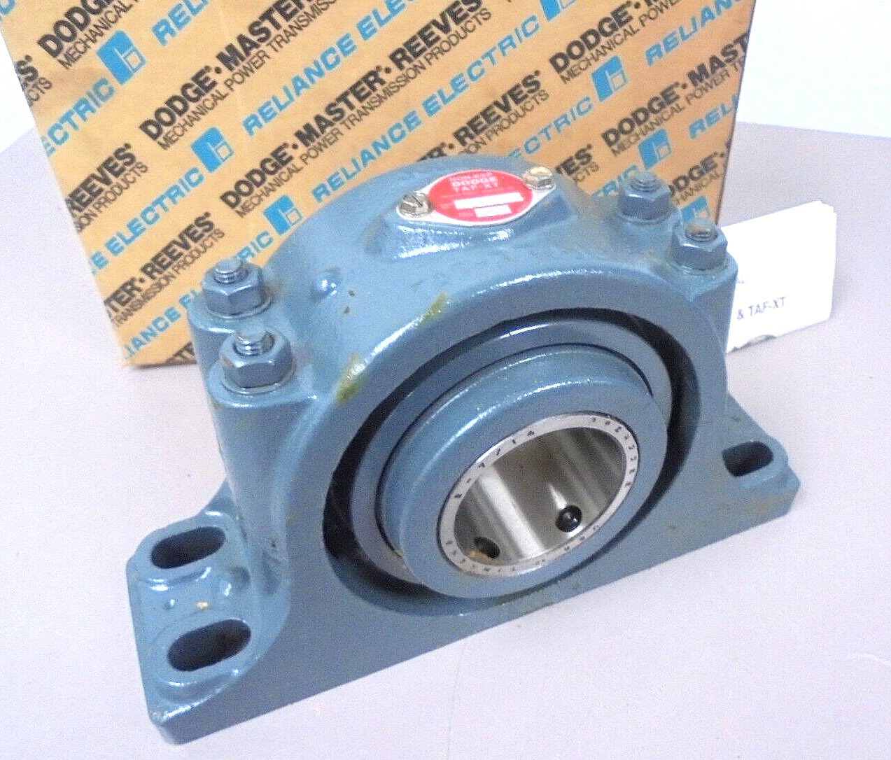 Dodge P4BTFXT207R Pillow Block Bearing Assembly TAF-XT 2-7/16″ Round Bore