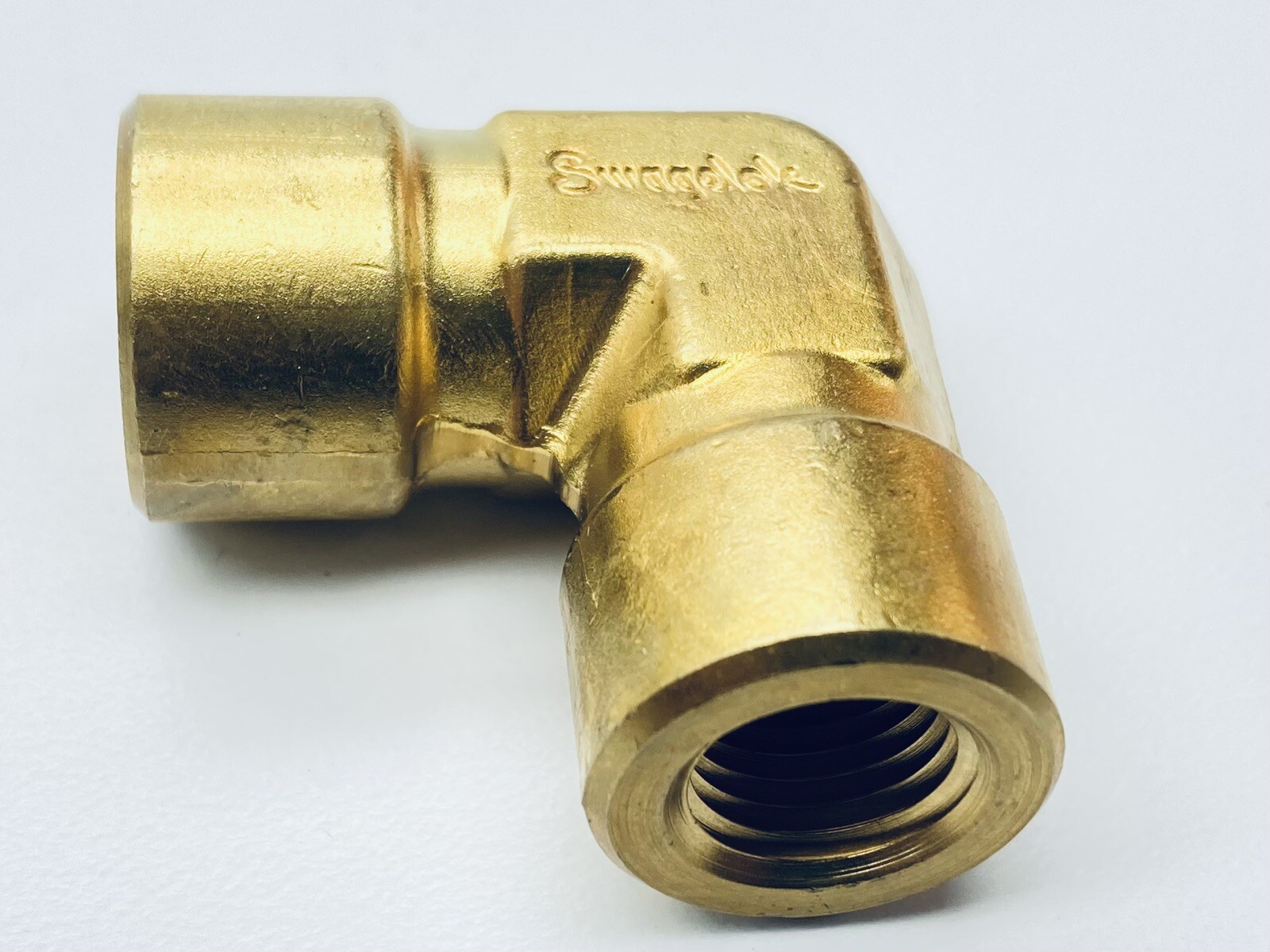 LOT OF 2 UNUSED SWAGELOK 3/8″ BRASS FEMALE 90° ELBOW