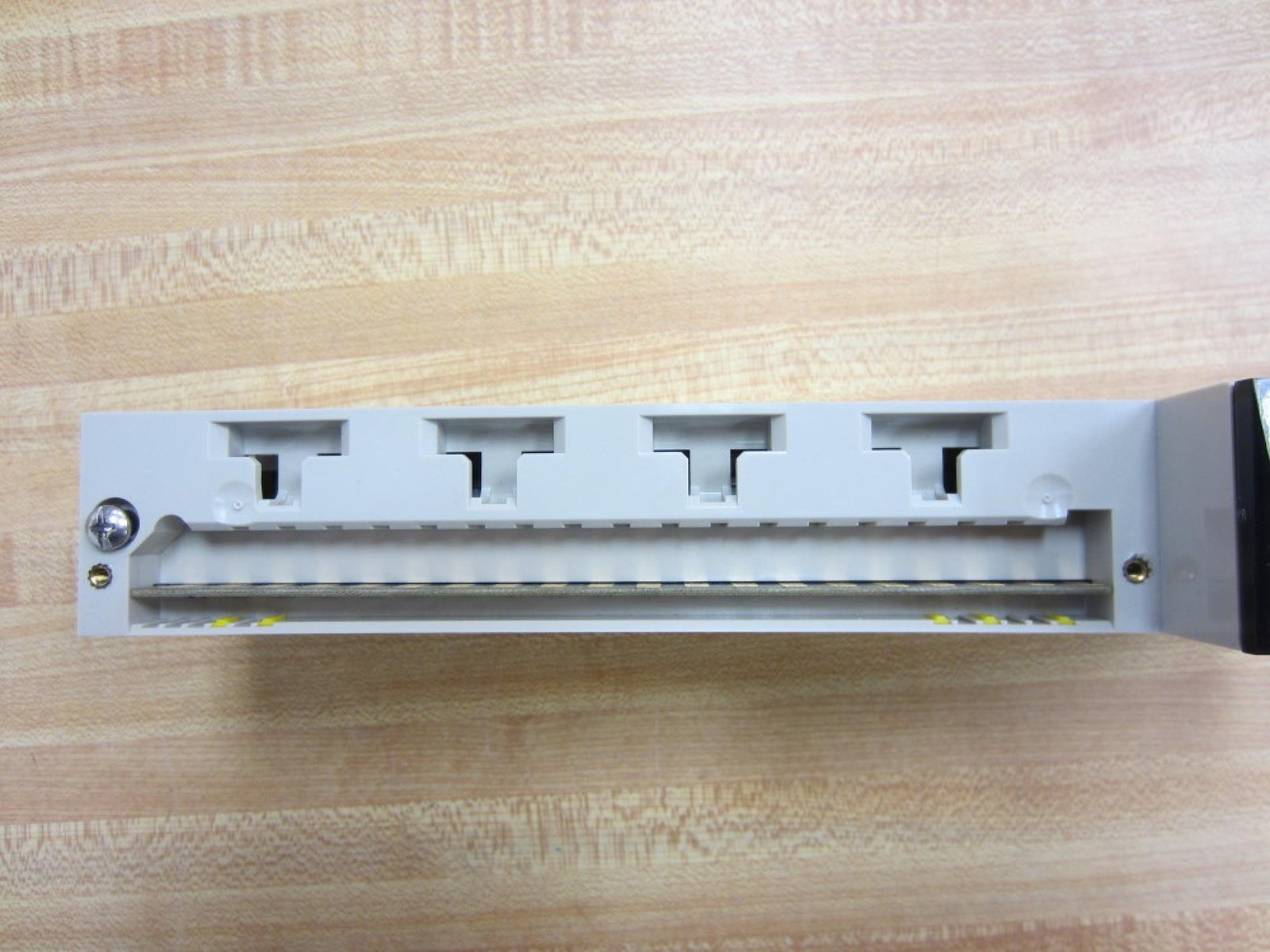 AEG 140 DAO 840 00 Schenider Modicon 140DAO84000 Module