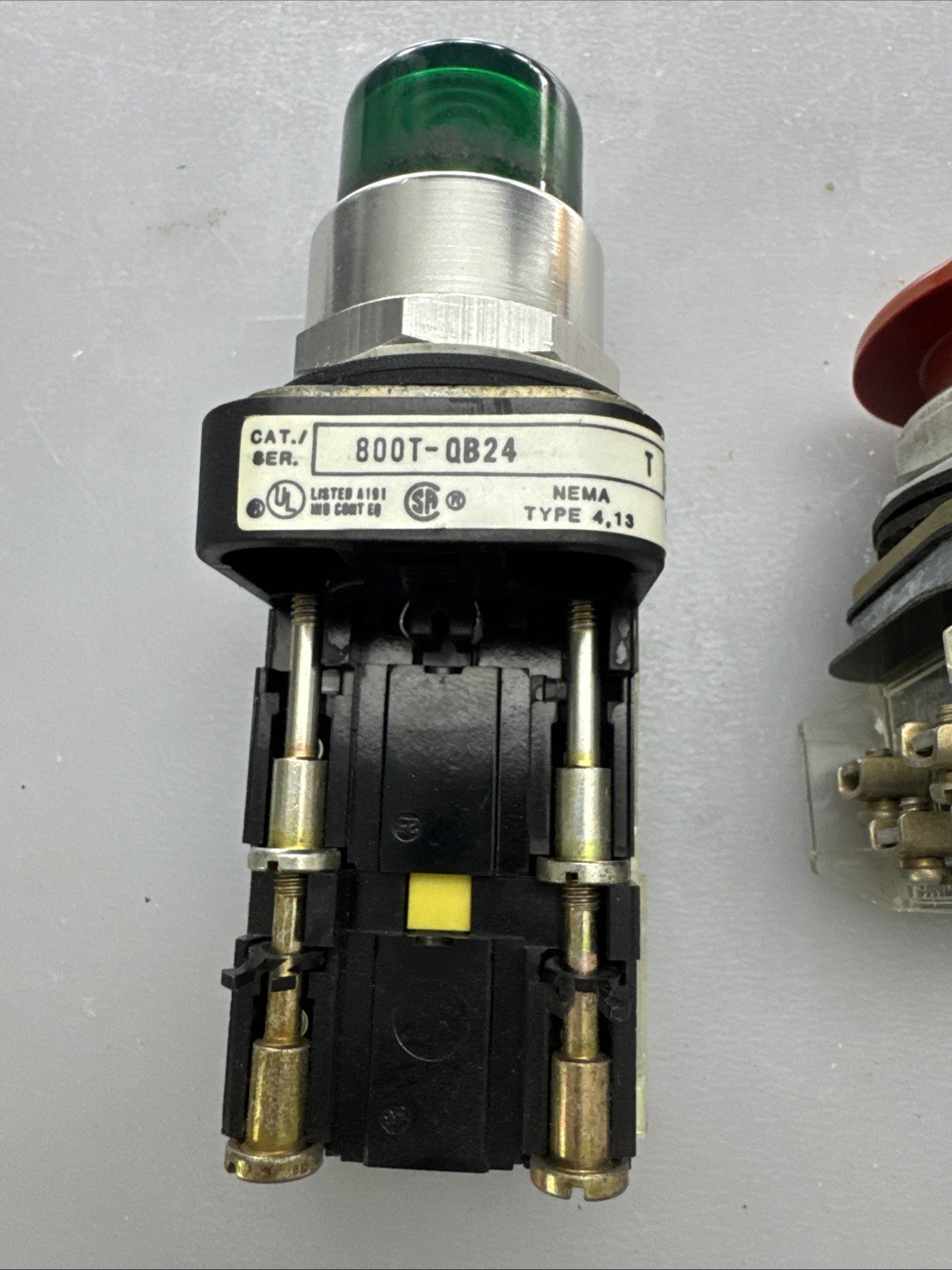 Lot of 5 MIX ALLEN BRADLEY 800T-QB24G PUSHBUTTON ILLUMINATED GREEN READ