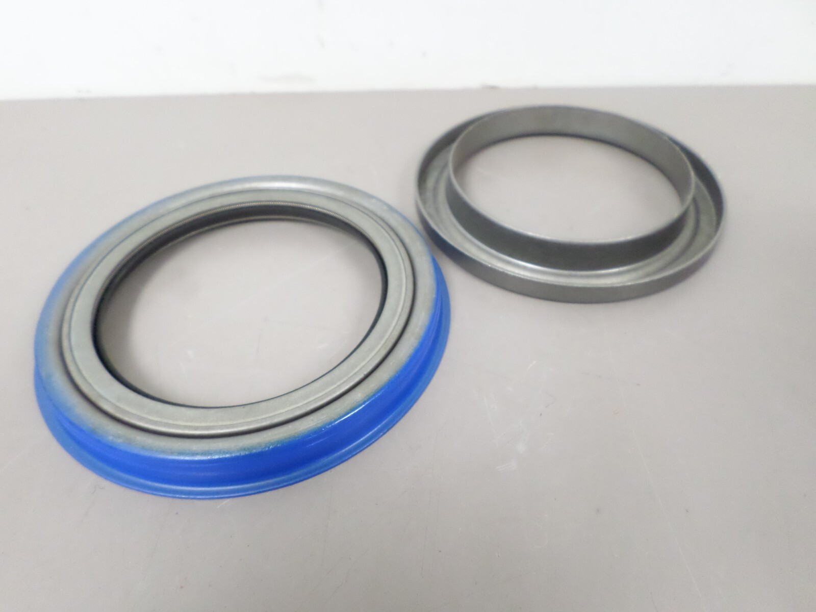 Stemco 320-2117 Grit Guard Hub Seal With 315-1509 Axle Ring