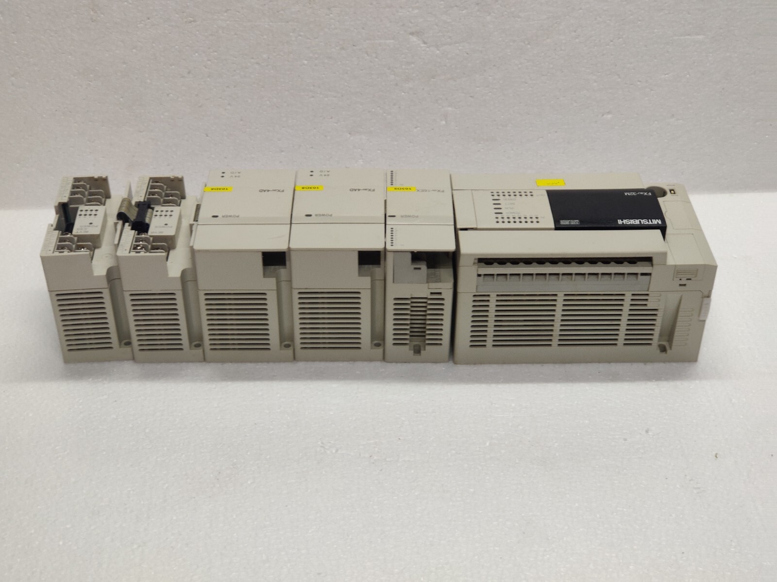 Mitsubishi Melsec FX3U-32MR/ES PLC Set FX2N-16EX, FX2N-4AD, 8EYR, 8EYT-ESS
