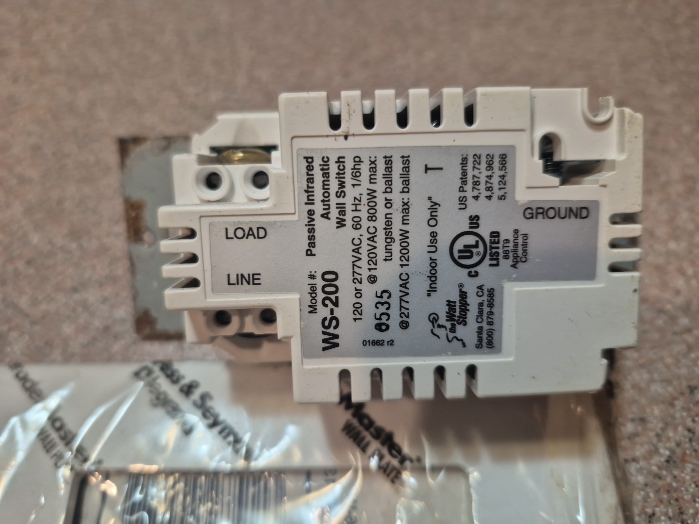 Watt Stopper WS-200-1 Automated Wall Switch 120-277 VAC 60 Hz Ivory New Open Box