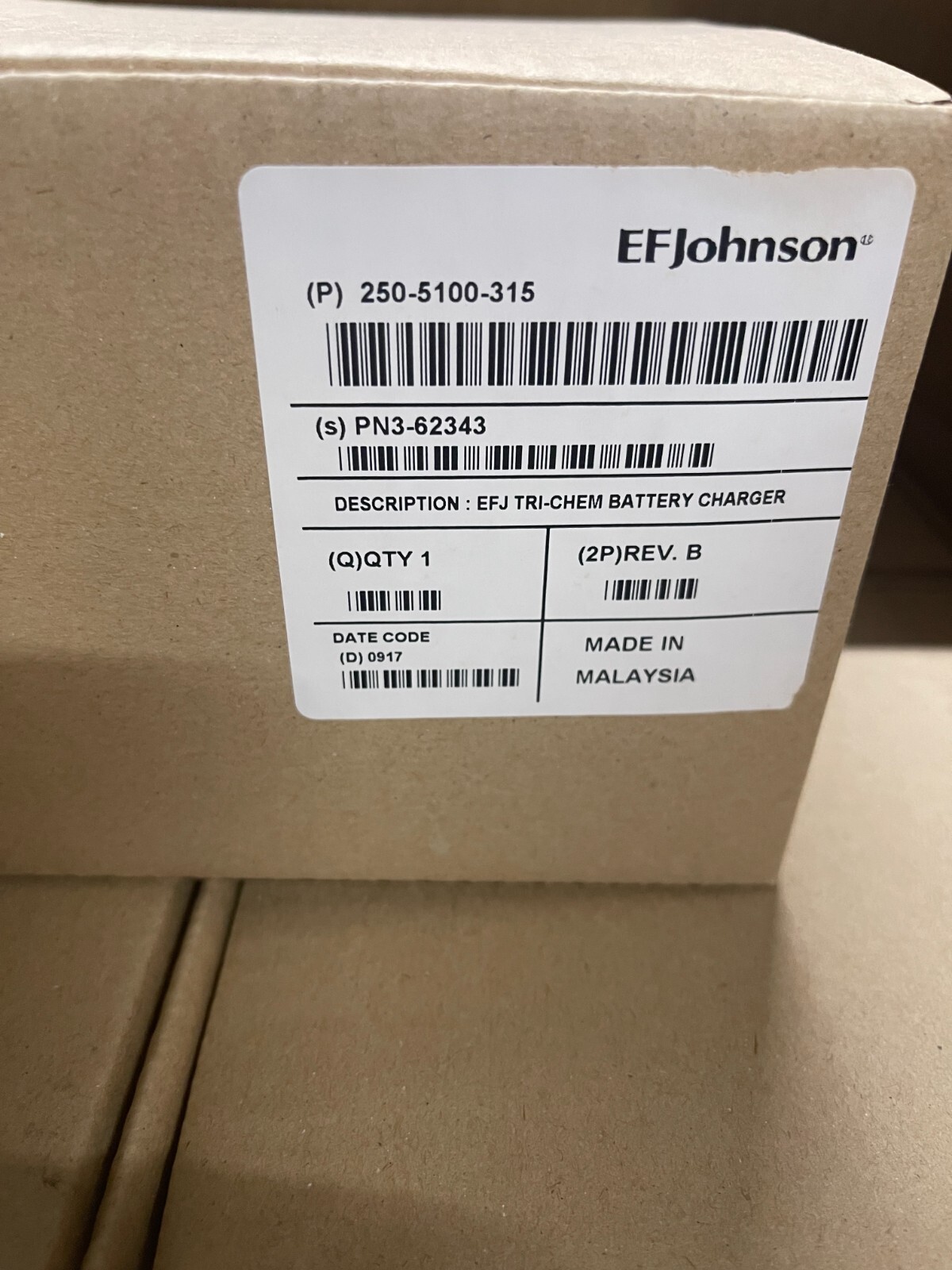 EF JOHNSON DESKTOP CHARGER Part # 250-5100-315 Charges Motorola XTS5000 XTS2500