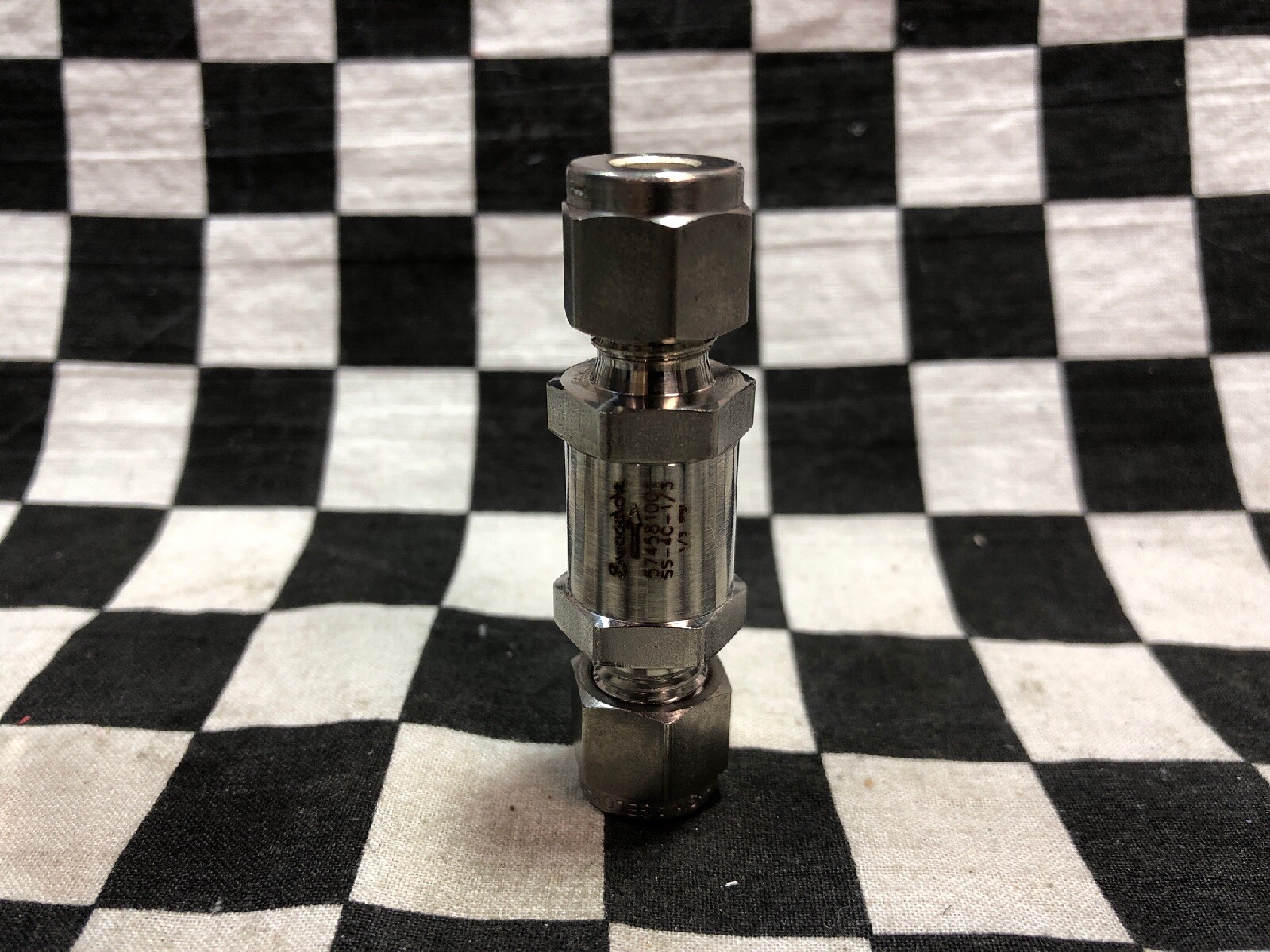4x PARKER/Swagelok CHECK VALVE 1/4″ COMP, 4Z-C4L-1/3-SS & SS-4C-1/3 #122V5