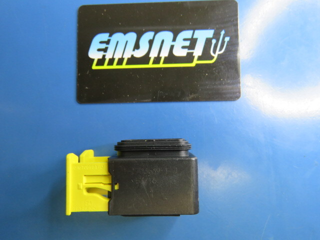 TE 1-1703639-1 Qty of 12 per Lot TE 1-1703639-1