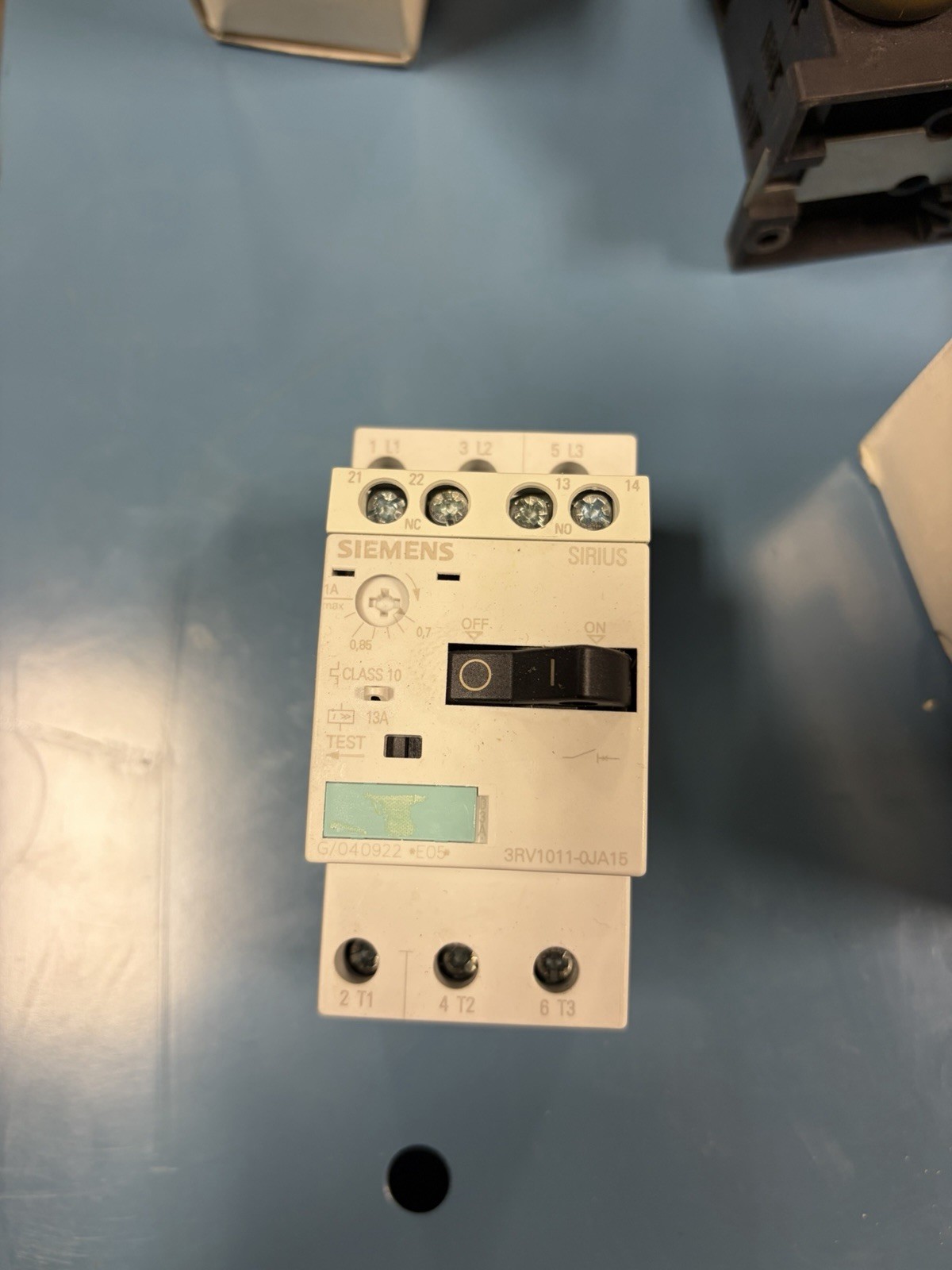 NEW Siemens 3RV1011-0AA15 2.1A Circuit Breaker 3RV10110AA15