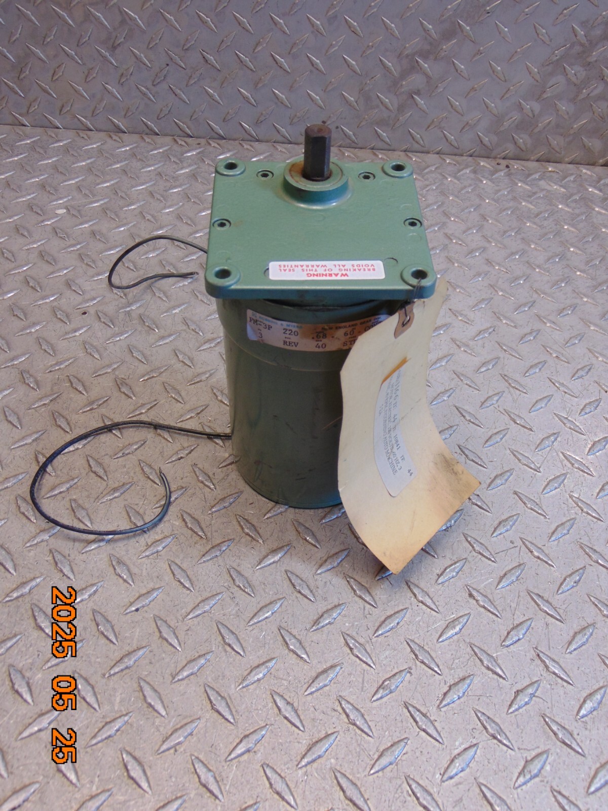 ROBBINS & MYERS FM-3P ELECTRIC MOTOR 3-PHASE 220V .68A 40RPM