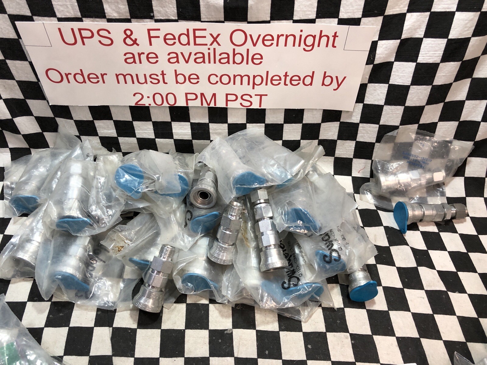 SWAGELOK Quick Connect 3/8″, B-QC6-B-600 (32X) & B-QC6-B1-600 (2X) LOT OF 34