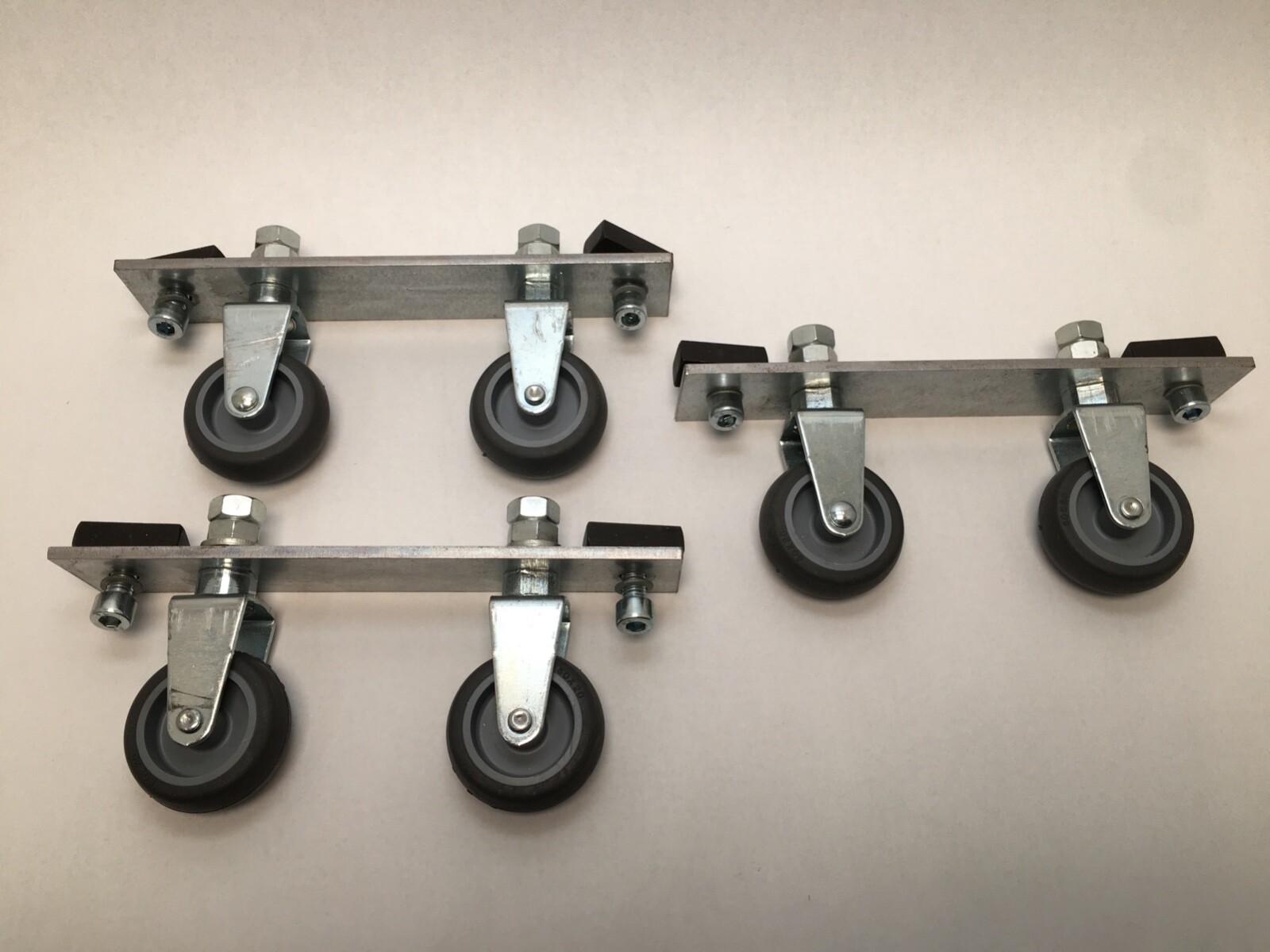Mount Roller Assembly (100x168mm Mounting Center To Center) (40x200mm Bracket)