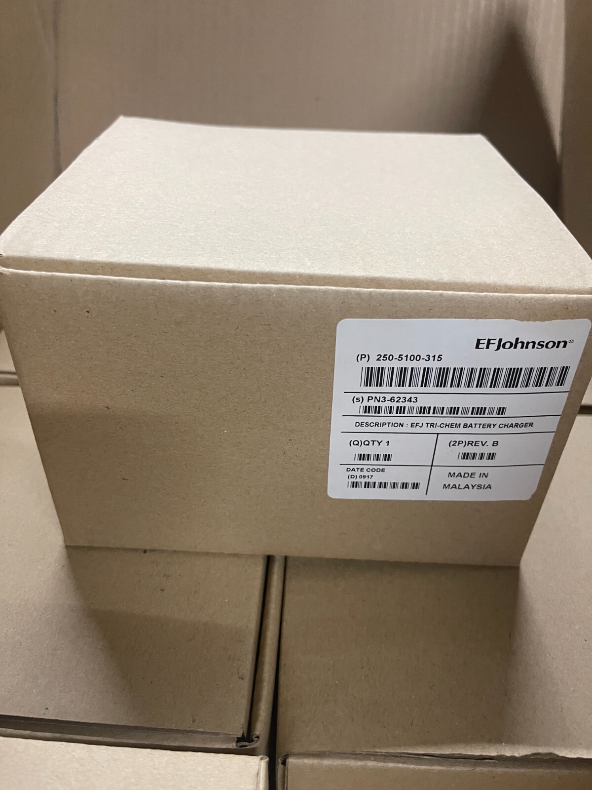 EF JOHNSON DESKTOP CHARGER Part # 250-5100-315 Charges Motorola XTS5000 XTS2500