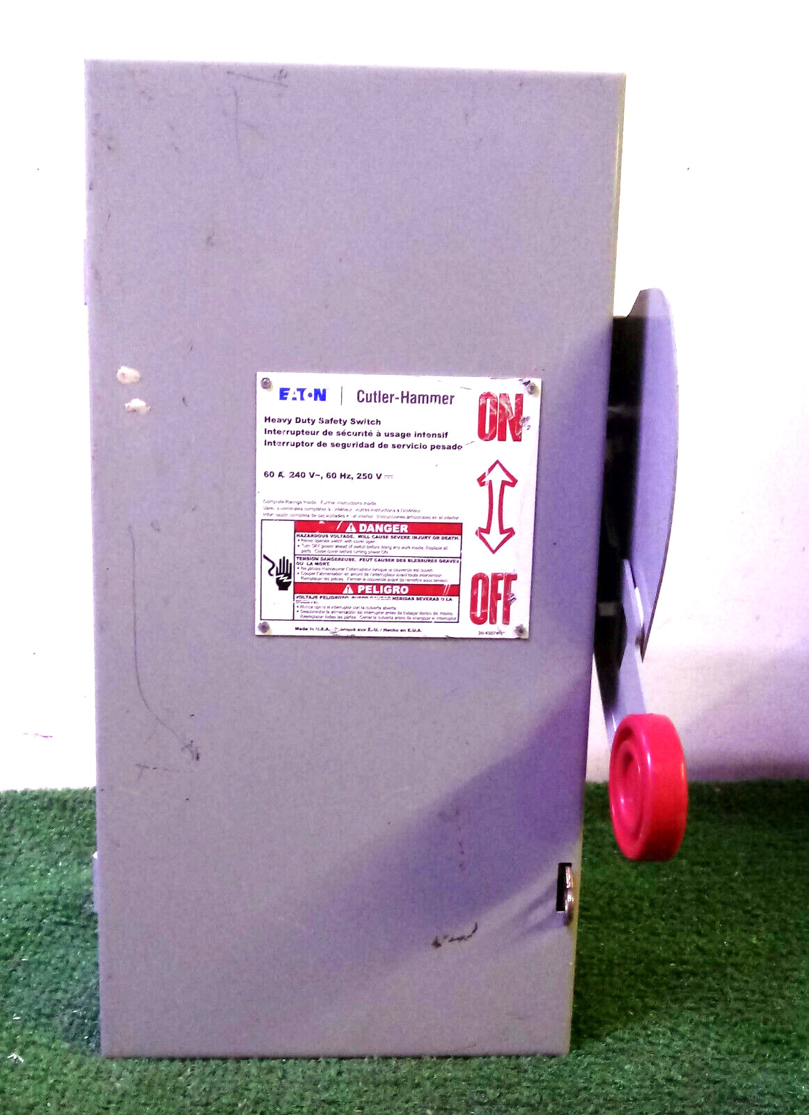 1 NEW CUTLER HAMMER DH222NGK 60A SAFETY SWITCH NNB ***MAKE OFFER***