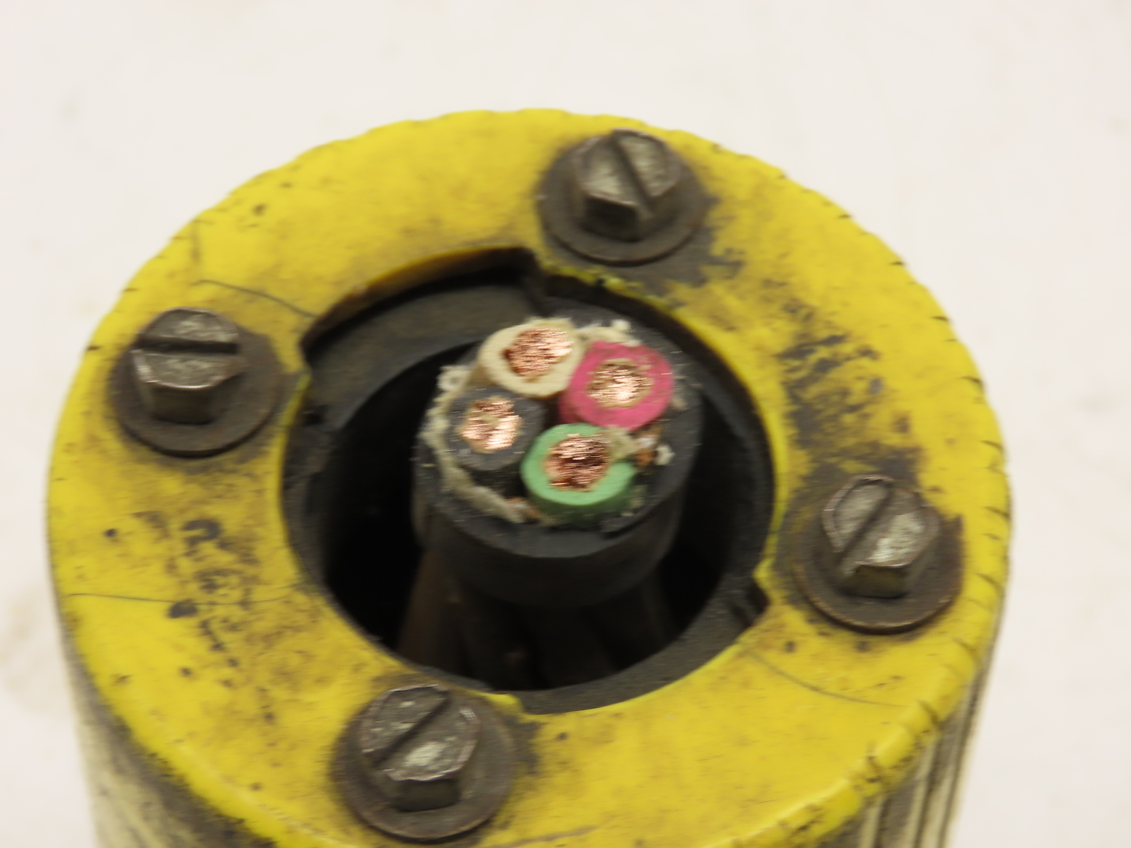 HUBBELL HUBBELLOCK Male Case PLUG 60A 600V 60 AMP steel cover Yellow