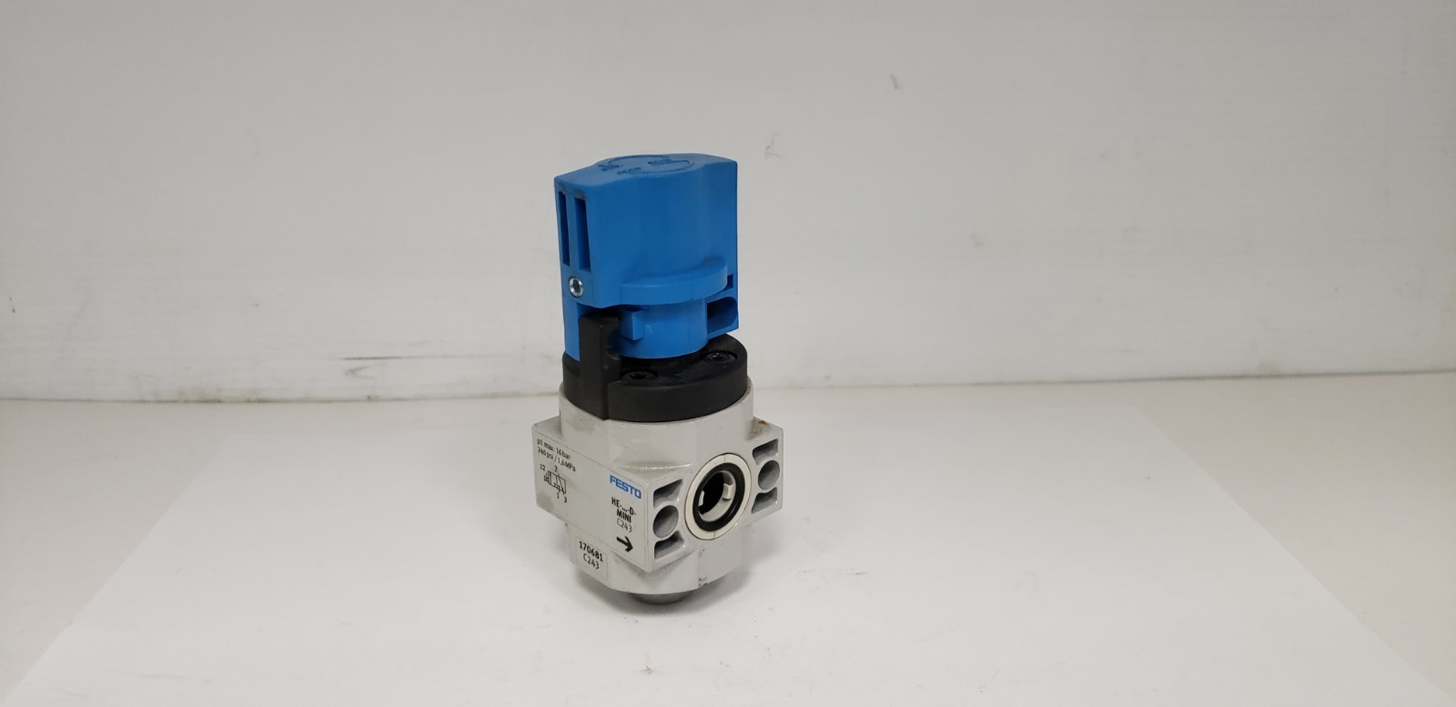 FESTO 170681 PNUEMATIC ON/OFF VALVE, HE-D-MINI, 240PSI, 0-16 BAR