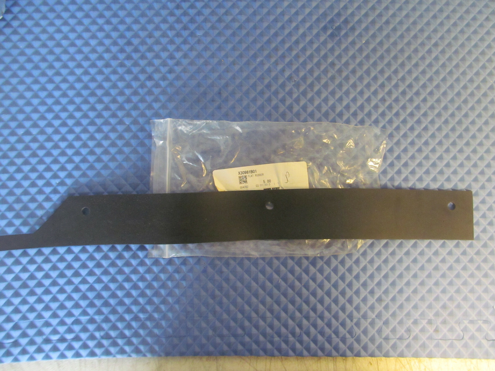 New Mori Flat Rubber X30981B01 66-16854 Lot of 1 pc