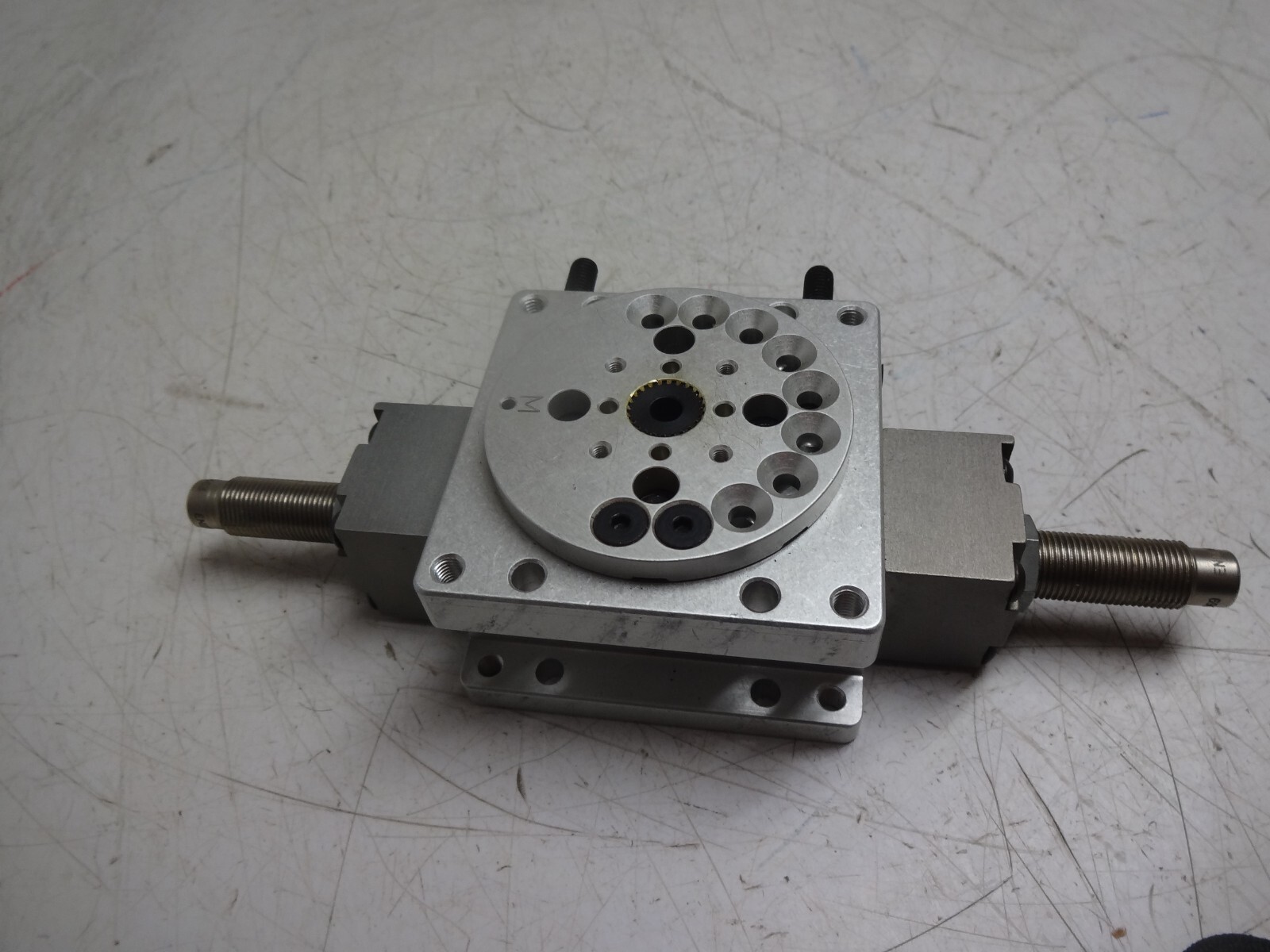 DESTACO ROBOHAND DRF-094M-180 A Flange Output Rotary Actuator 534/535