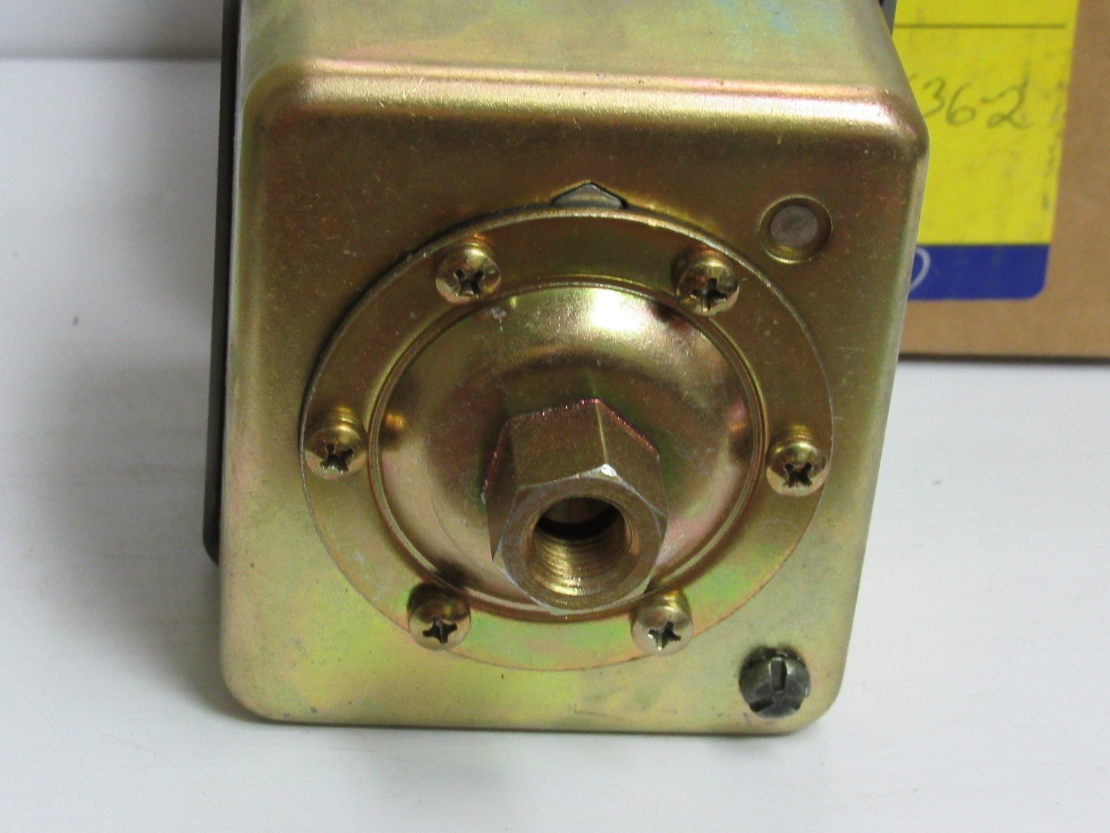 NEW SQUARE D PRESSURE SWITCH 9013GSB2J99R SER C