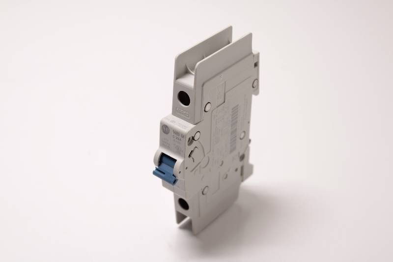 ALLEN-BRADLEY 1489-M1C200 SER D NSNBC01 – CIRCUIT BREAKER