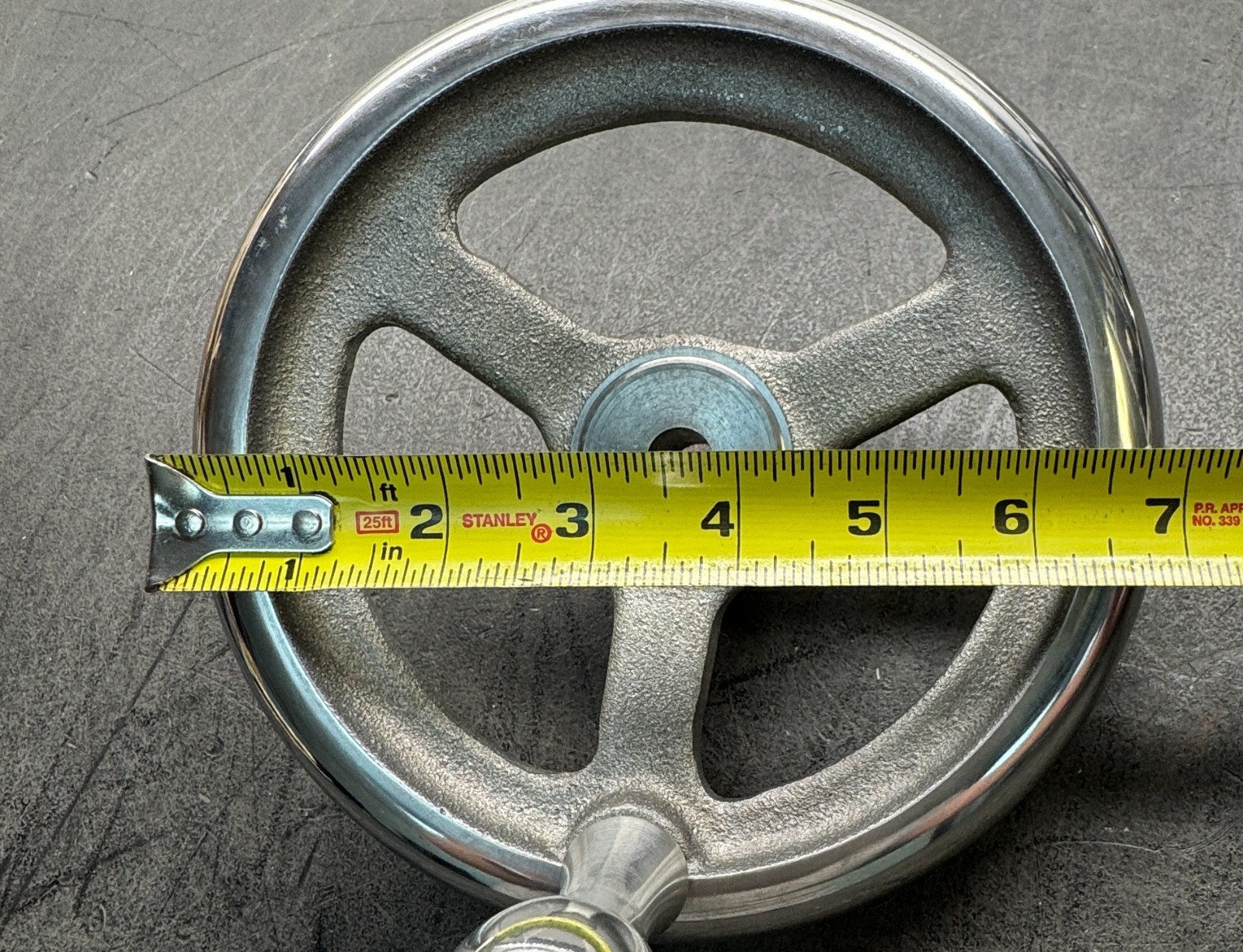 7″ 3 Spoke Handwheel w/ Handle.