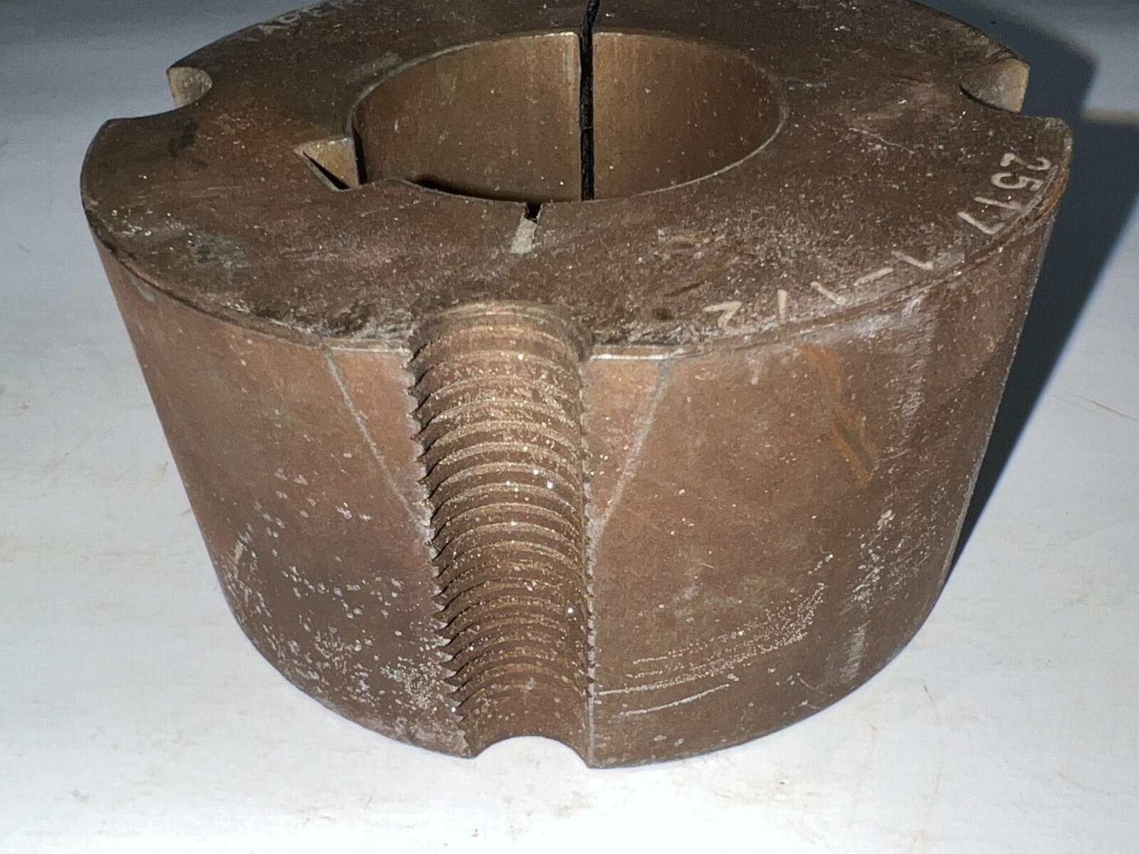 SPLIT TAPER-LOCK BUSHING 2517 SERIES 1-1/2″ BORE 3/8″ X 3/16″ KEYWAY 3-3/8″ OD