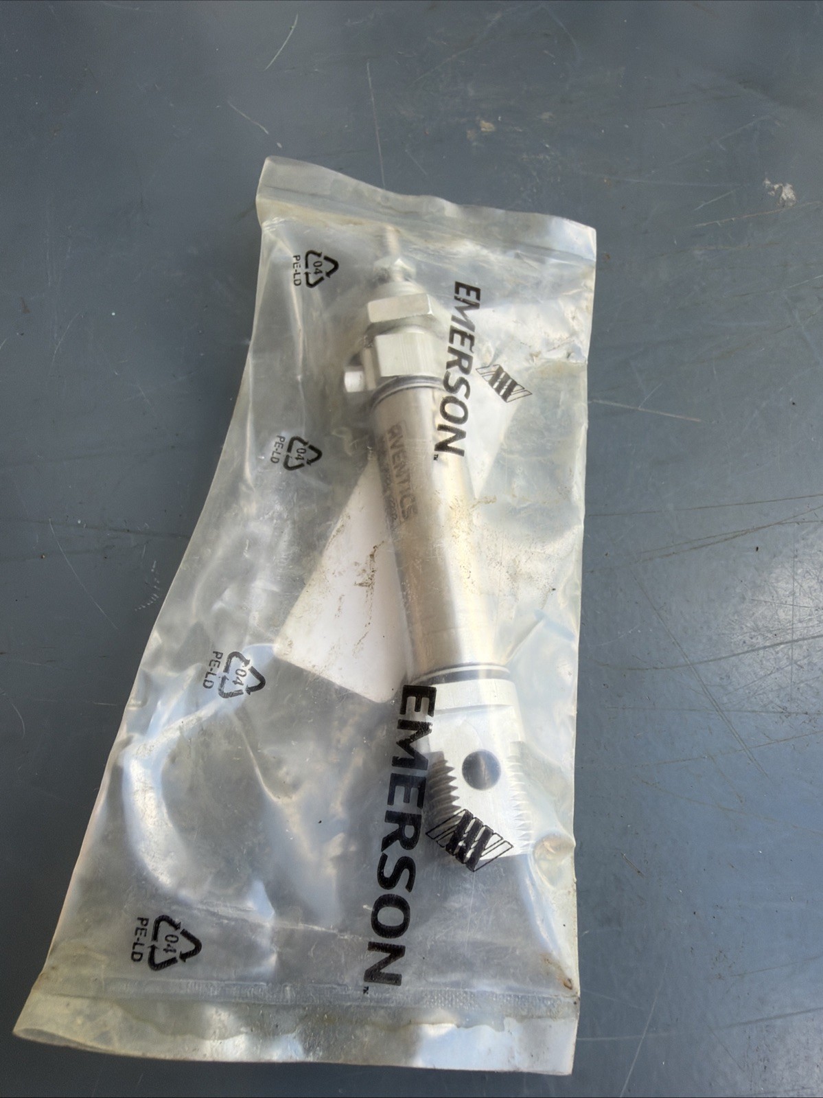 NEW AVENTICS 0822432202 PNEUMATIC CYLINDER 10BAR 016-025