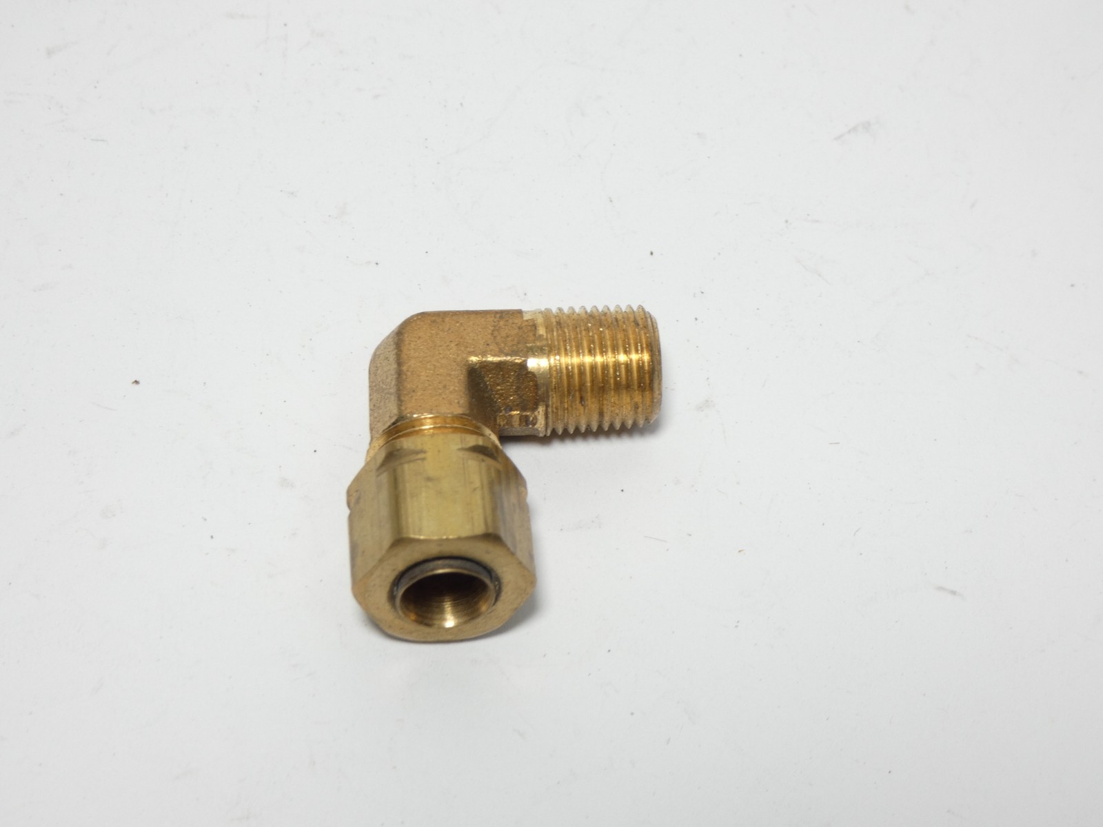 *Lot of 28* Parker Compression Brass Fitting 1/4″ Tube 90° Male Elbow