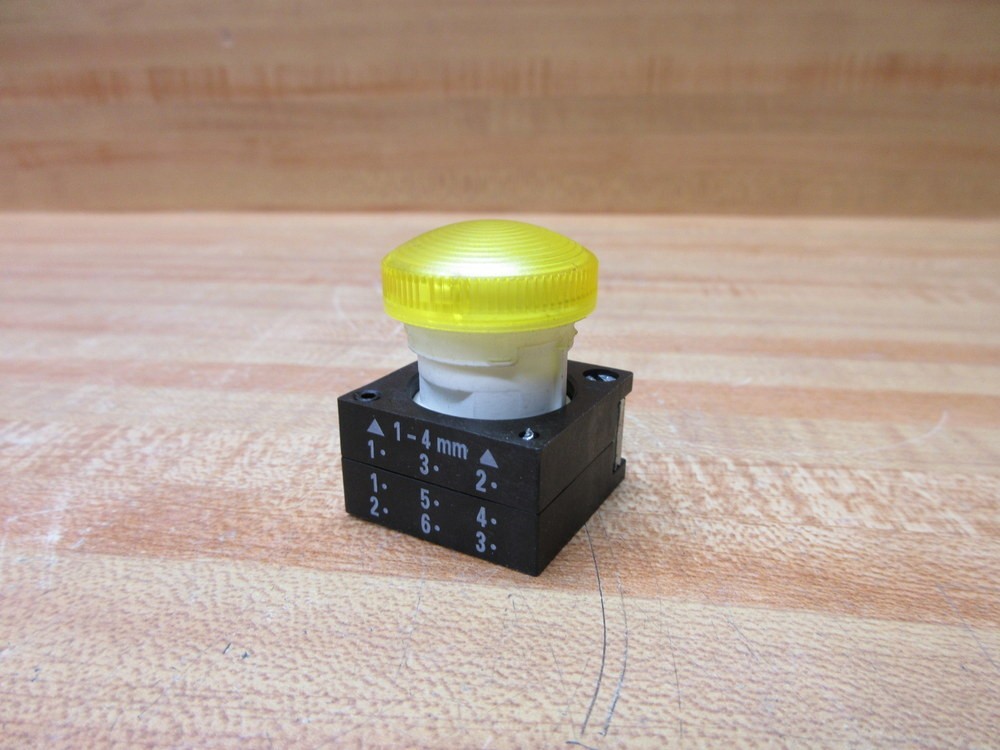 Siemens 3SB3001-6BA30 Furnas Yellow Indicator Light W/Holder