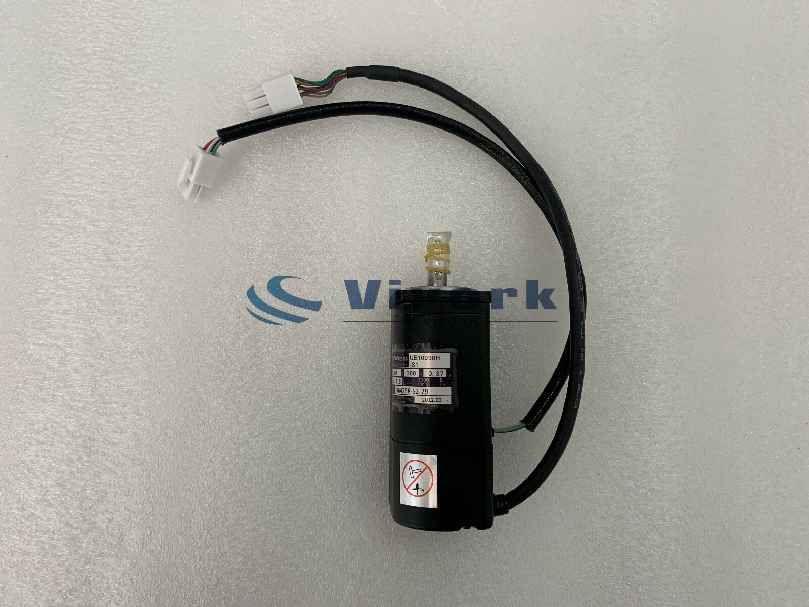 Omron R88M-UE10030V-S1 AC SERVO MOTOR 100W / 200V / UE SERVO / CE NEW
