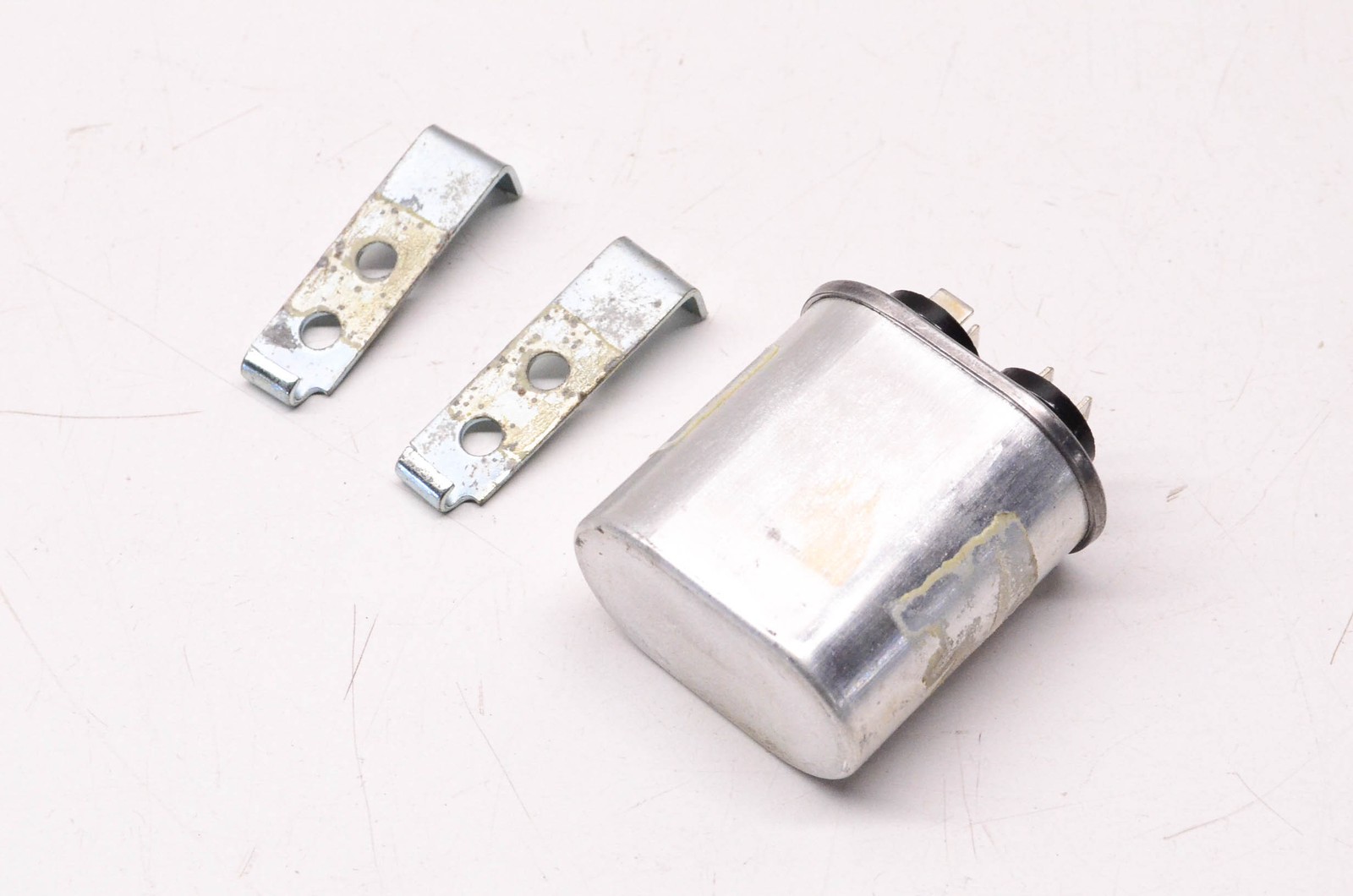 General Electric .1uF 1500 Volt AC 50/60HZ Capacitor W/ Hold Down Clamps NOS