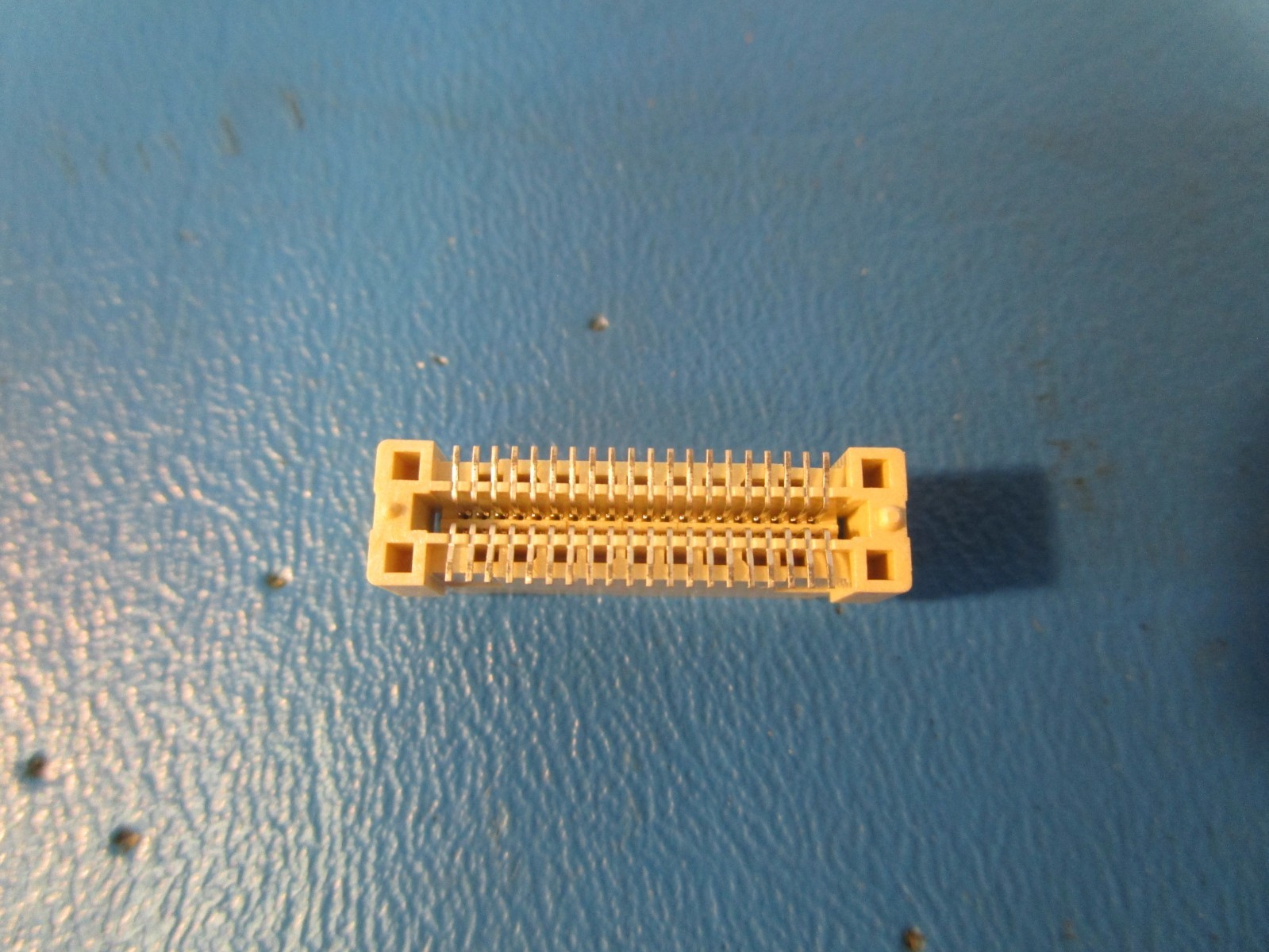LOT OF 22 TE Connectivity 5179031-1 Free Height Series,0.8mm Pitch 40 Way 2 Row