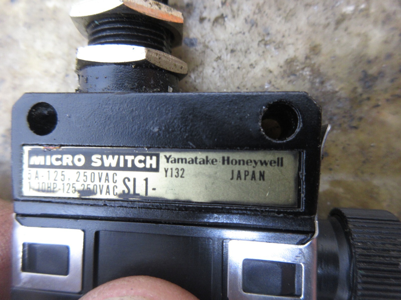 1996 CINCINNATI ARROW 500 YAMATAKE MICRO SWITCH SL1 Y132 LOT OF 7 PIECES
