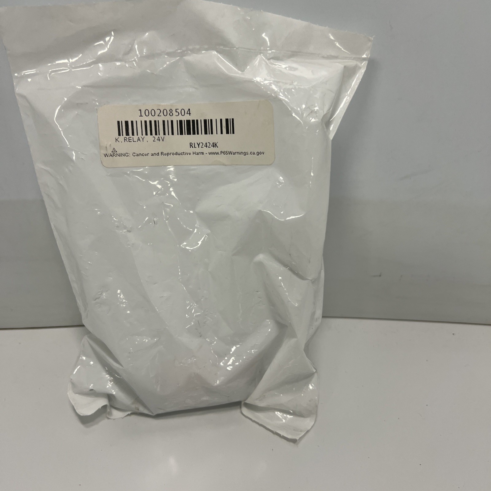 NEW, LOCHINVAR, 100208504, 24V RELAY. (6i-2)