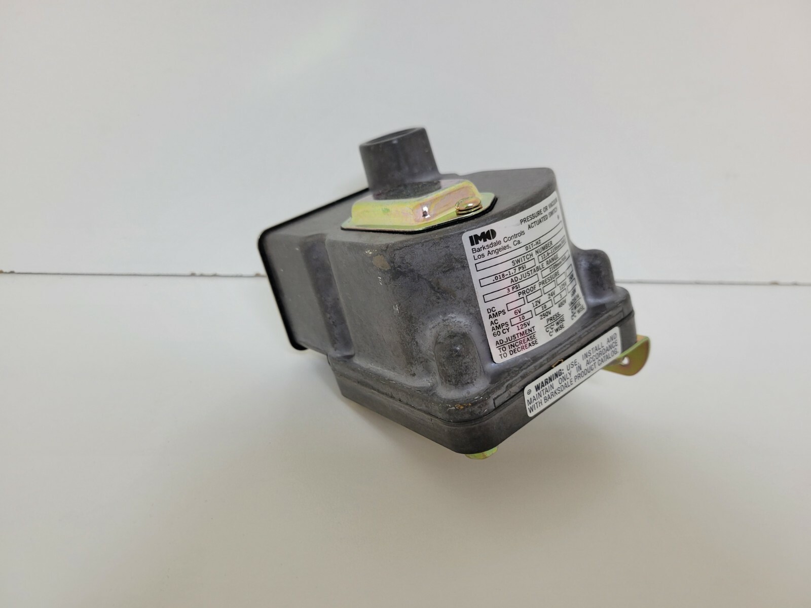 NEW OLD STOCK! BARKSDALE IMO PRESSURE OR VACUUM ACTUATED SWITCH D1T-H2